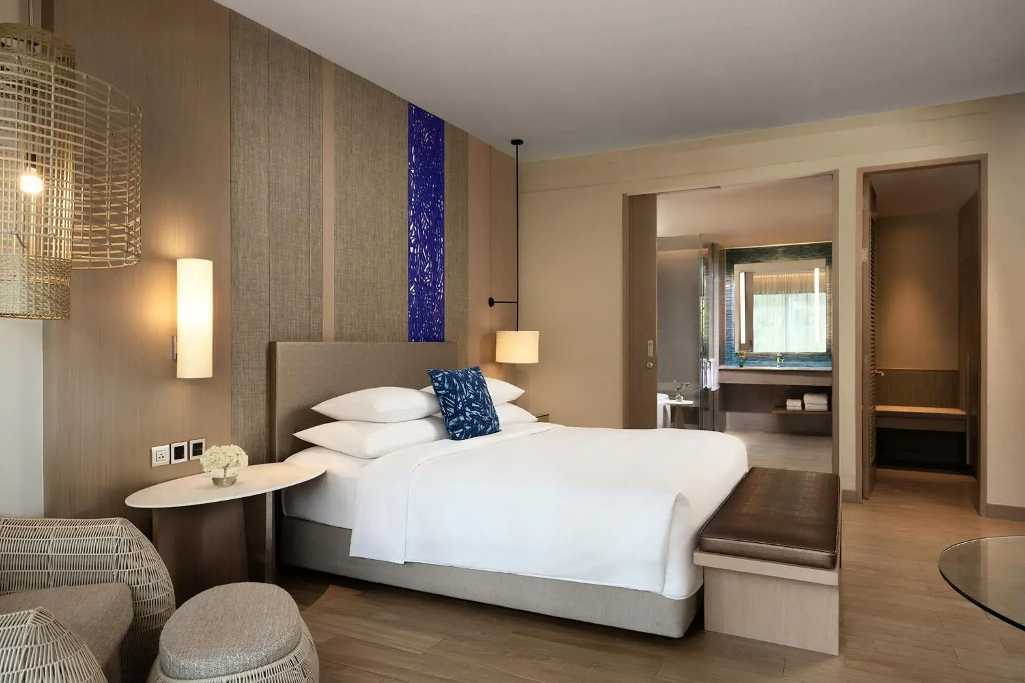 Bed in Renaissance Pattaya Resort & Spa