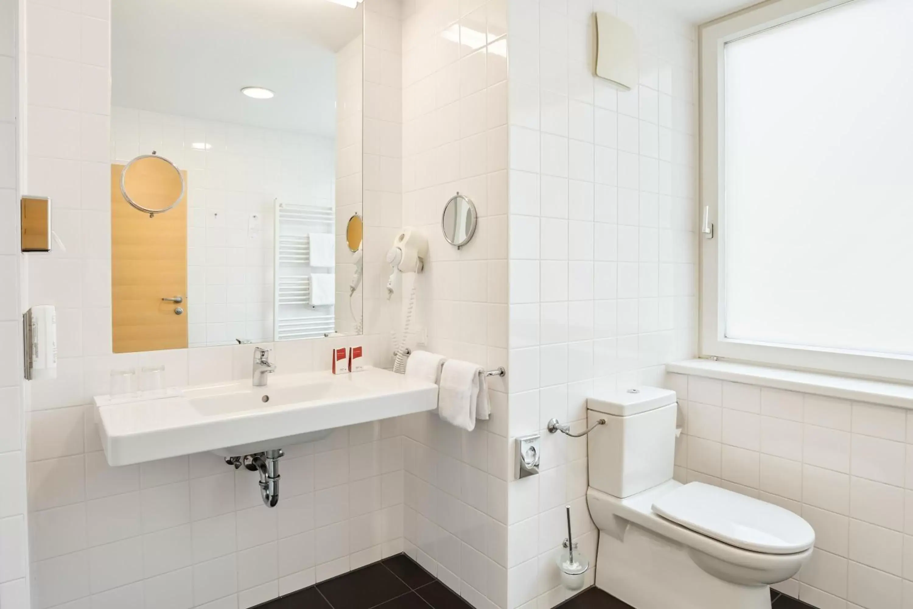 Toilet, Bathroom in Austria Trend Hotel beim Theresianum Wien