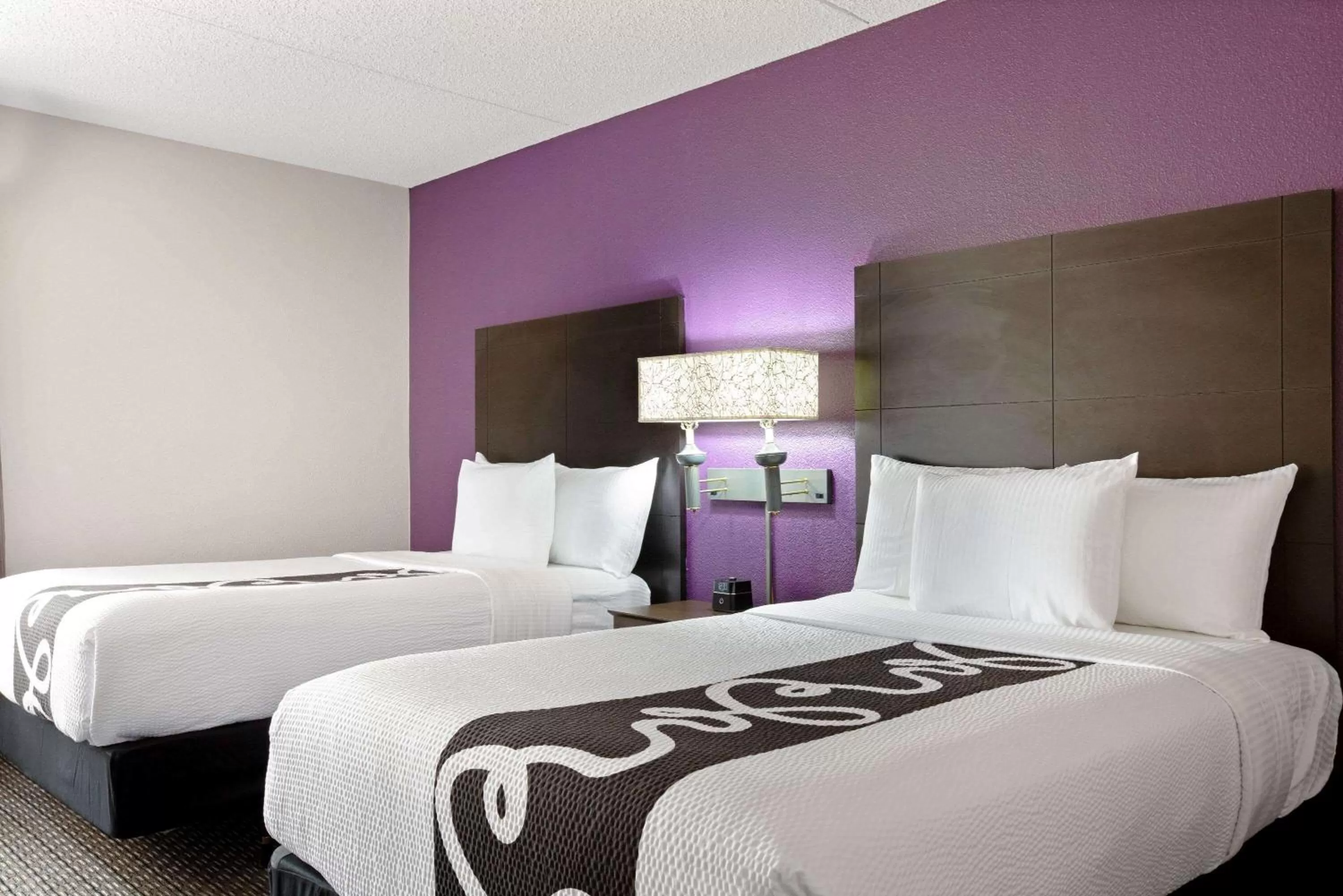 Photo of the whole room, Bed in La Quinta by Wyndham Miami Airport East