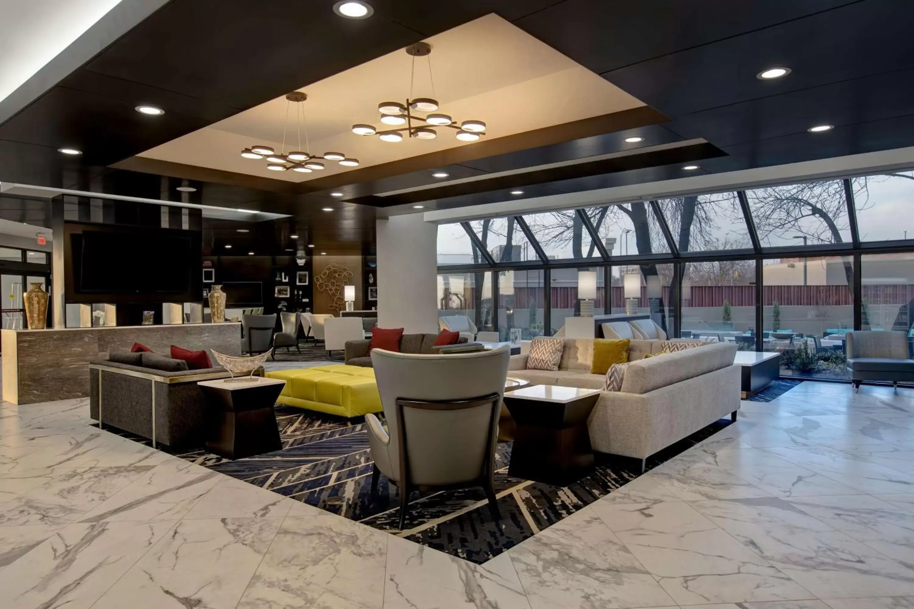 Lobby or reception, Lounge/Bar in Embassy Suites By Hilton Oklahoma City Northwest