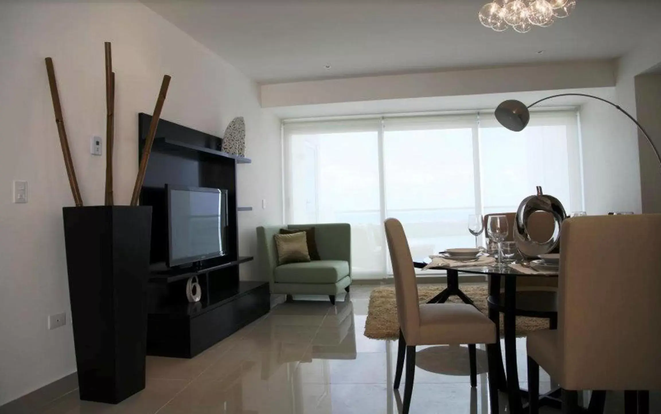Day, TV/Entertainment Center in Suites Malecon Cancun