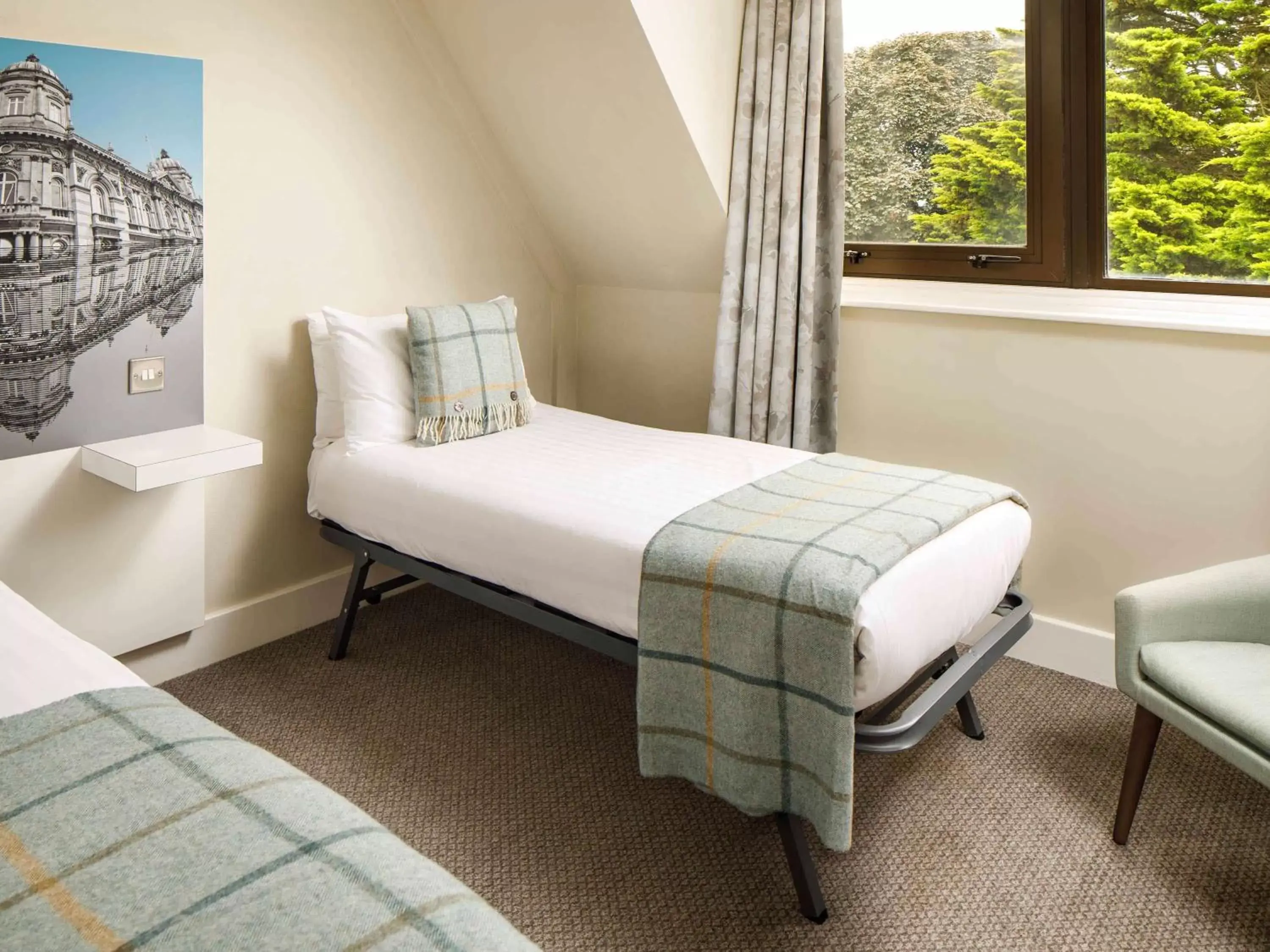 Bedroom, Bed in Mercure Hull Grange Park Hotel