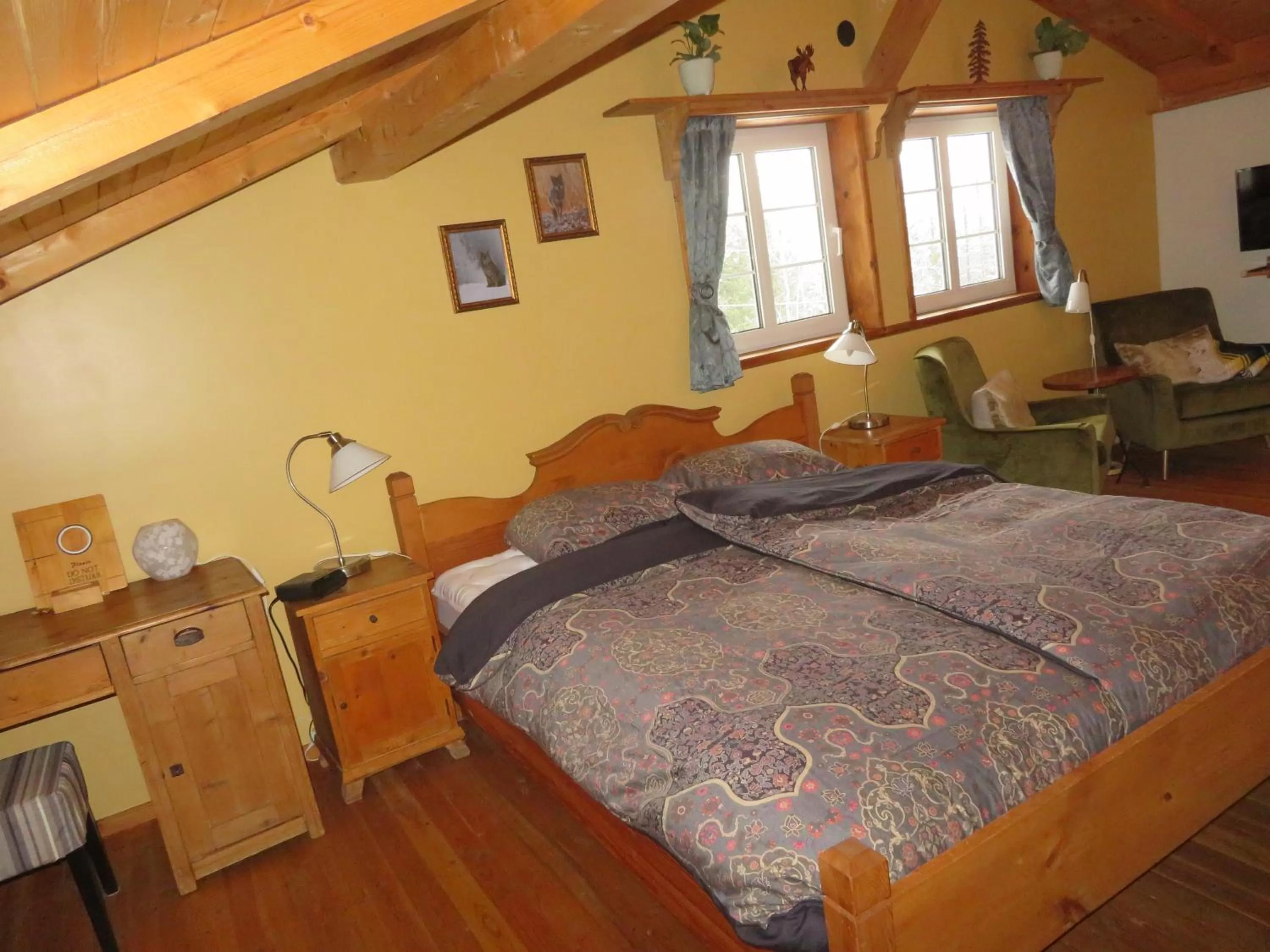 Bed in Alpenglow Bed and Breakfast