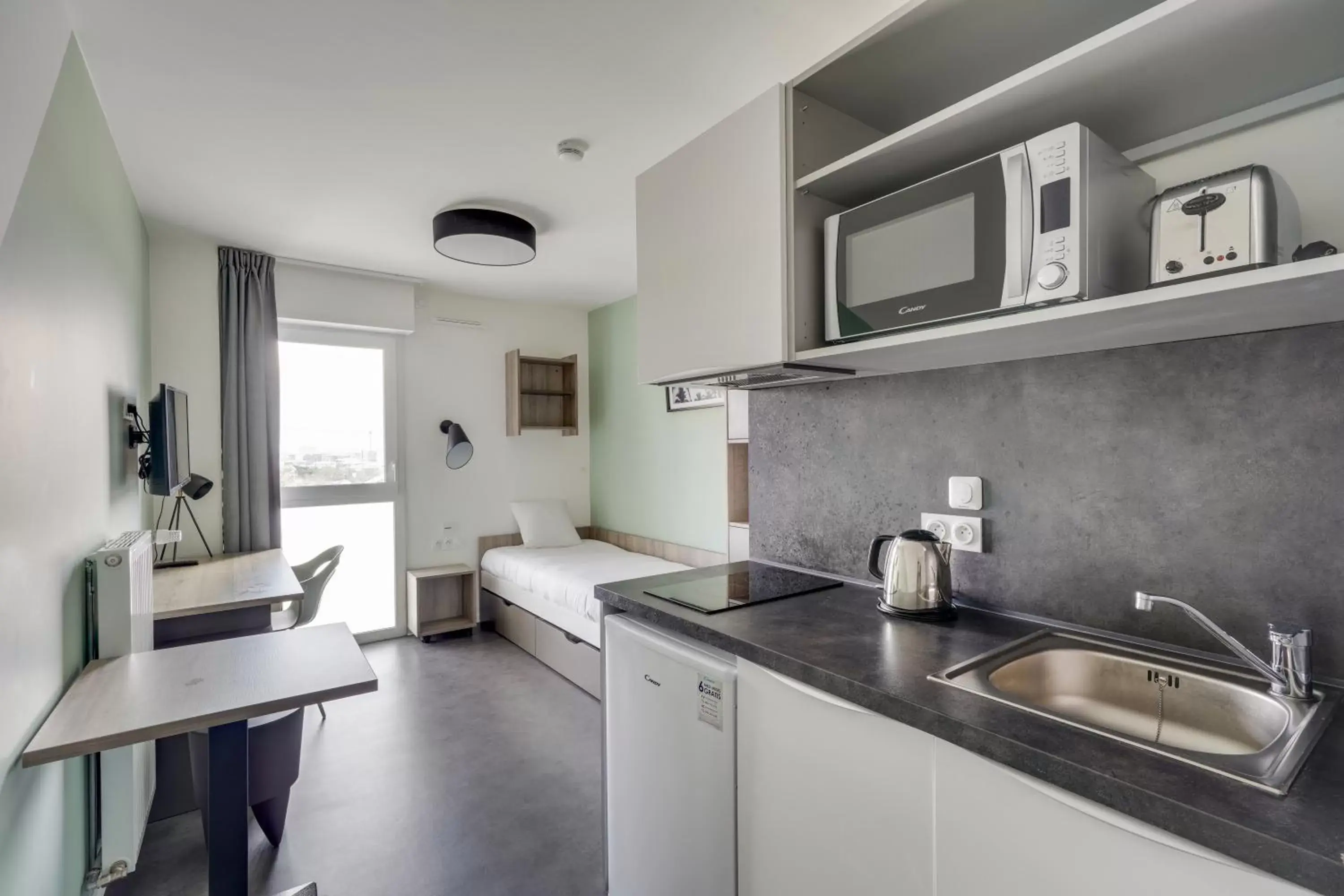 Kitchen or kitchenette, Kitchen/Kitchenette in All Suites Appart Hôtel Massy Palaiseau