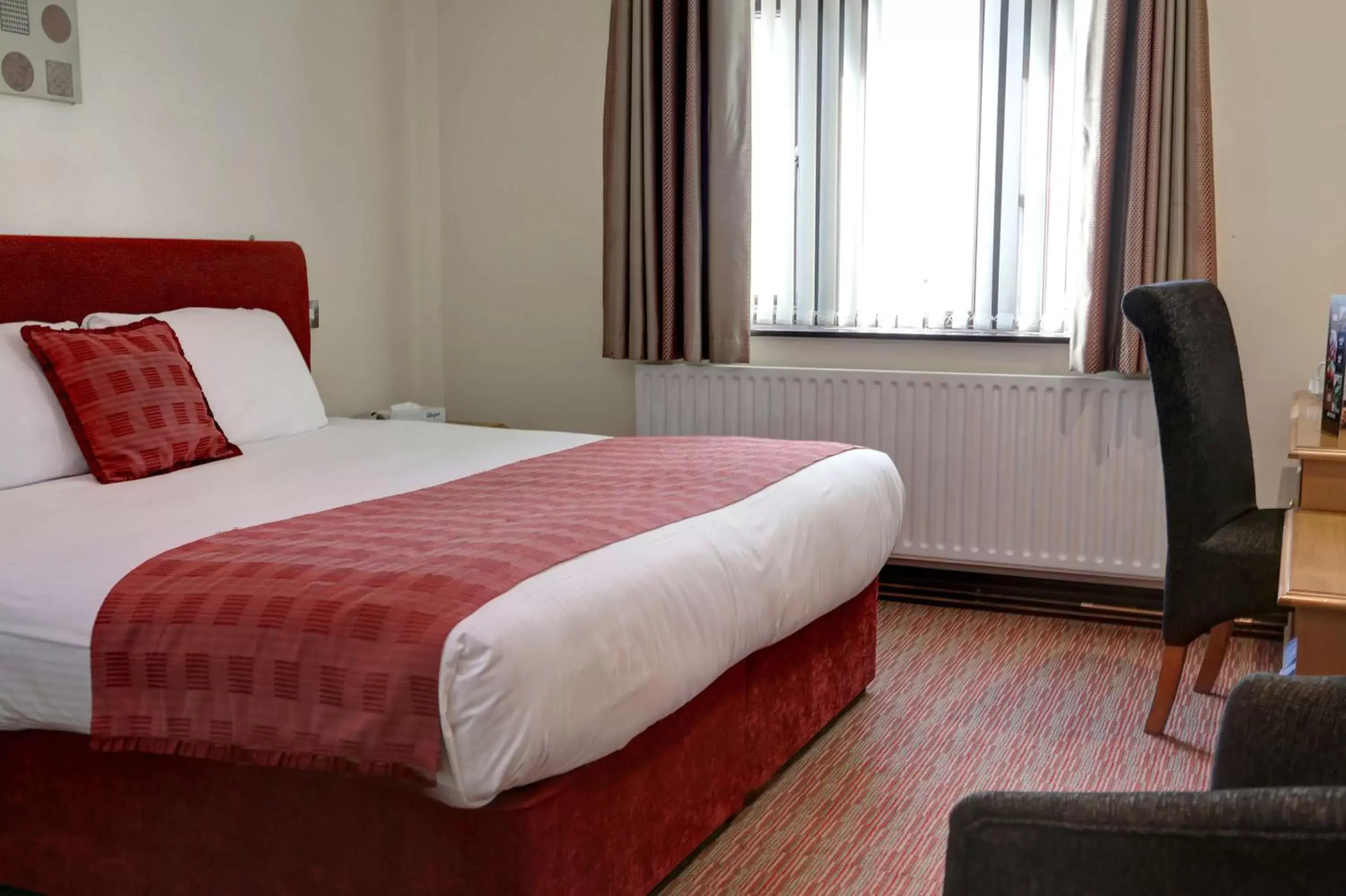 Photo of the whole room, Bed in Best Western Bradford Guide Post Hotel