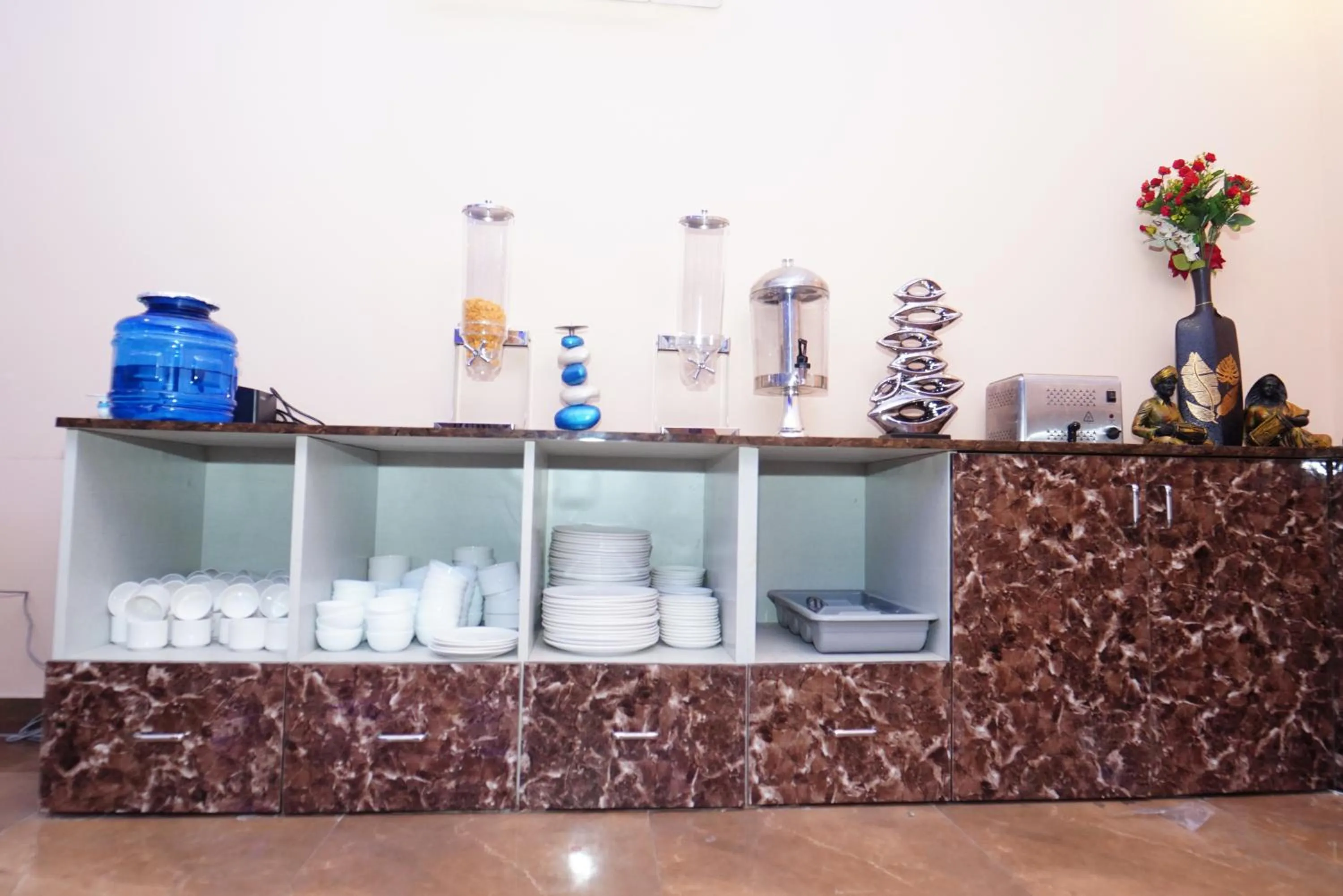 Coffee/tea facilities in ExpoMart Inn