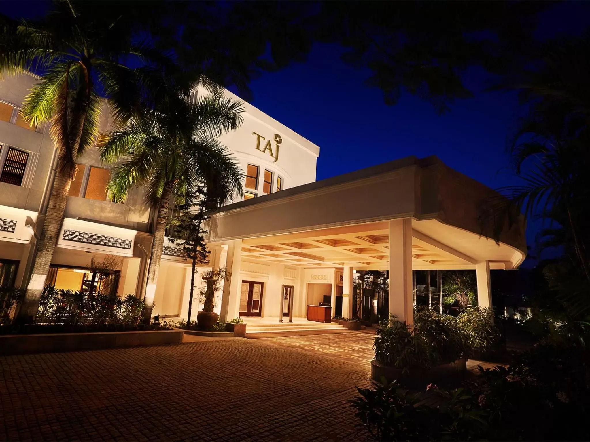 Facade/entrance, Property Building in Taj Connemara, Chennai