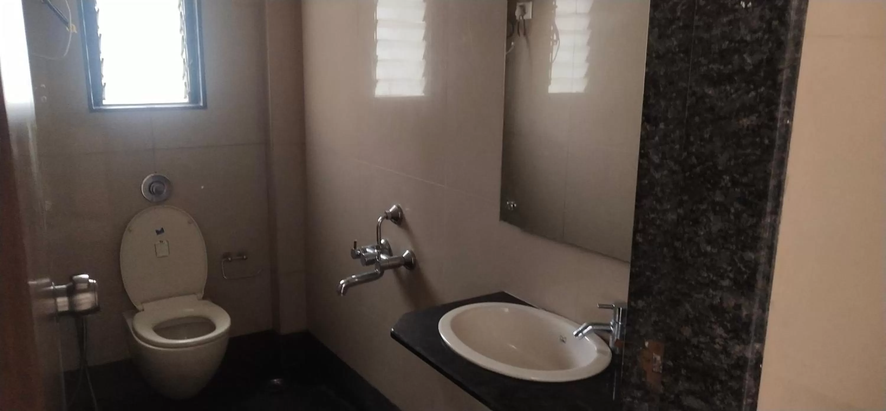 Bathroom in Hotel Sumanchandra Suites
