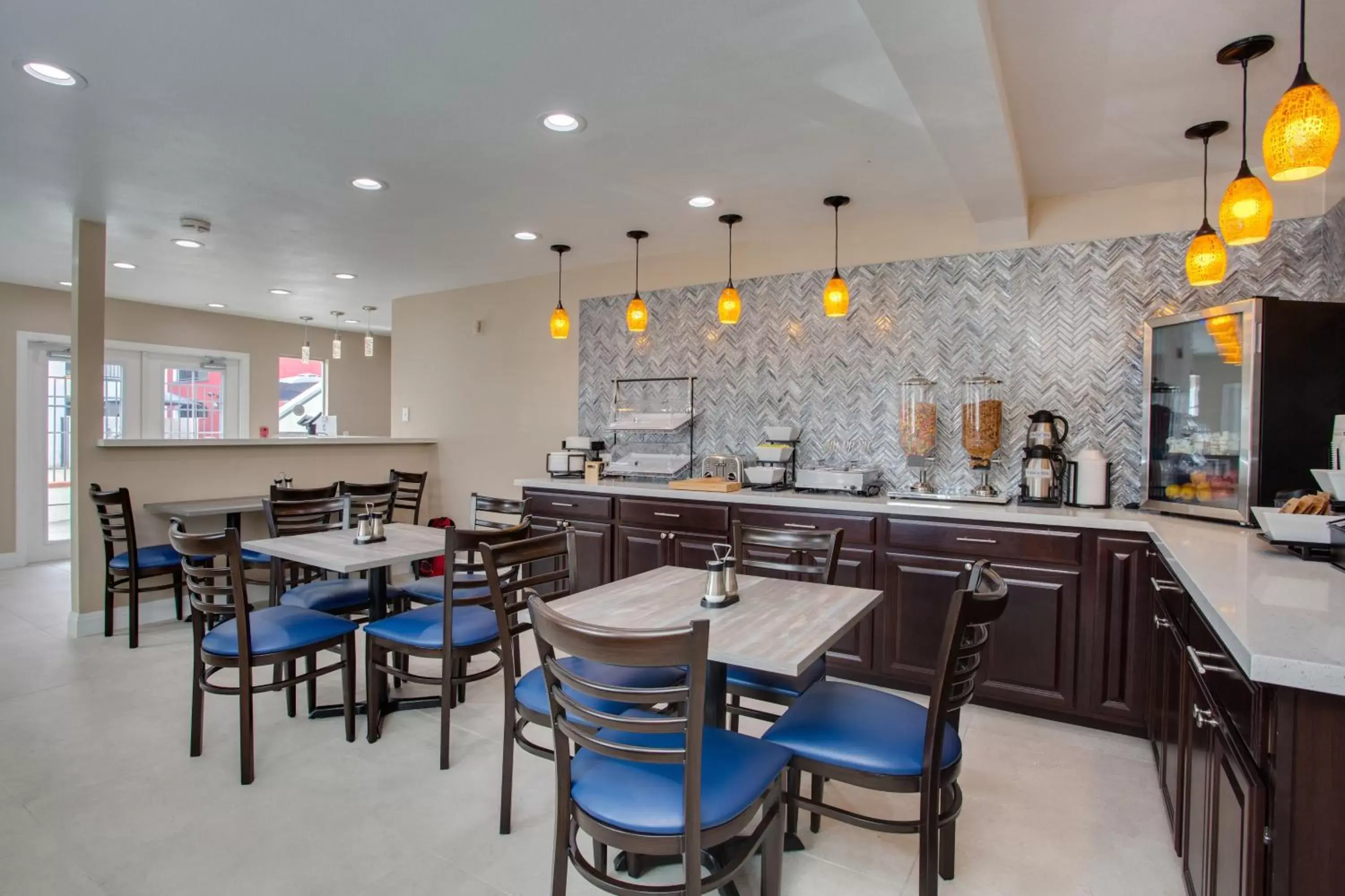 Breakfast, Restaurant/Places to Eat in SureStay Plus Hotel by Best Western Chula Vista West
