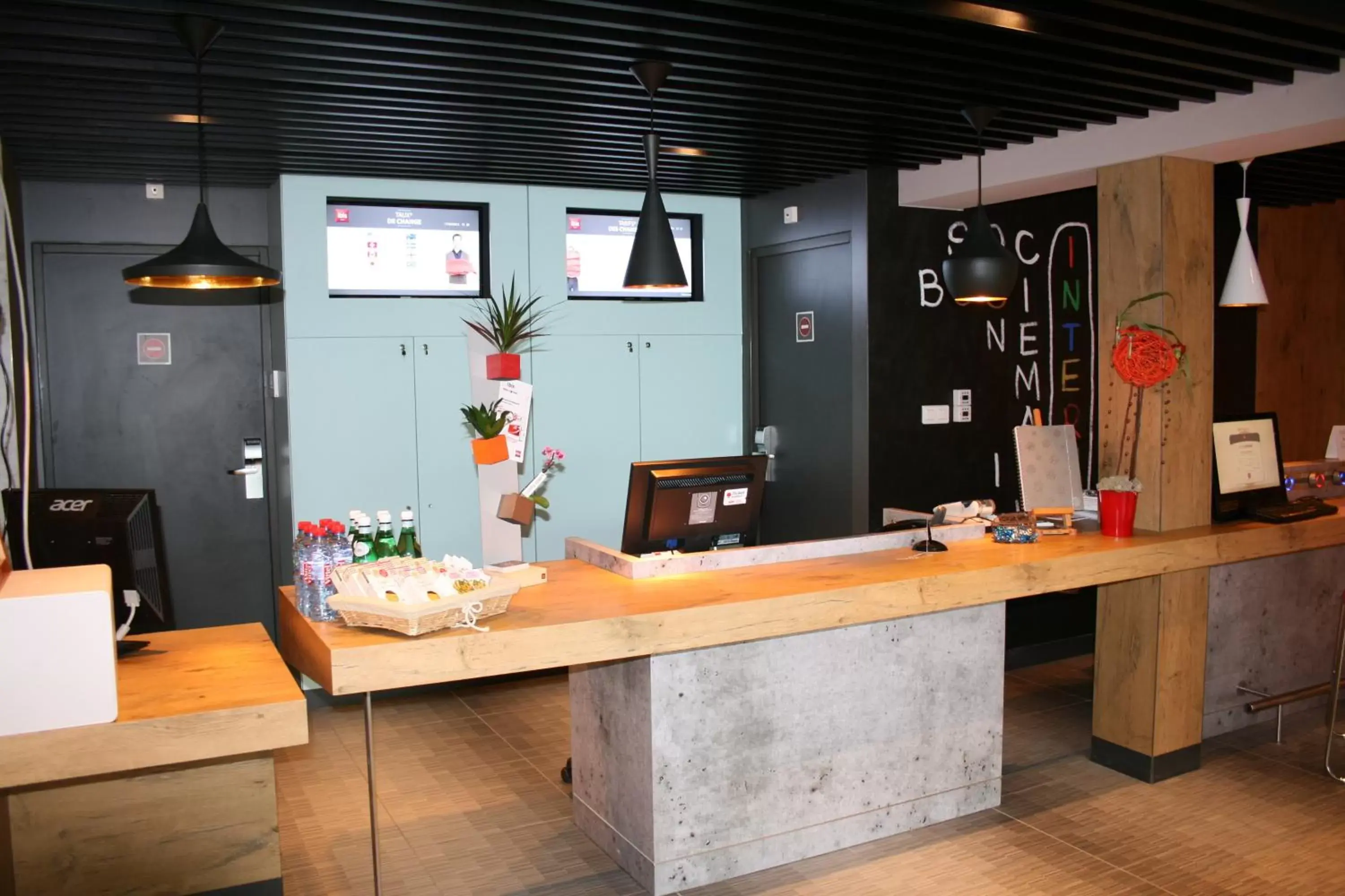Lobby or reception in ibis Cherbourg La Glacerie Lobby or reception in ibis Cherbourg La Glacerie