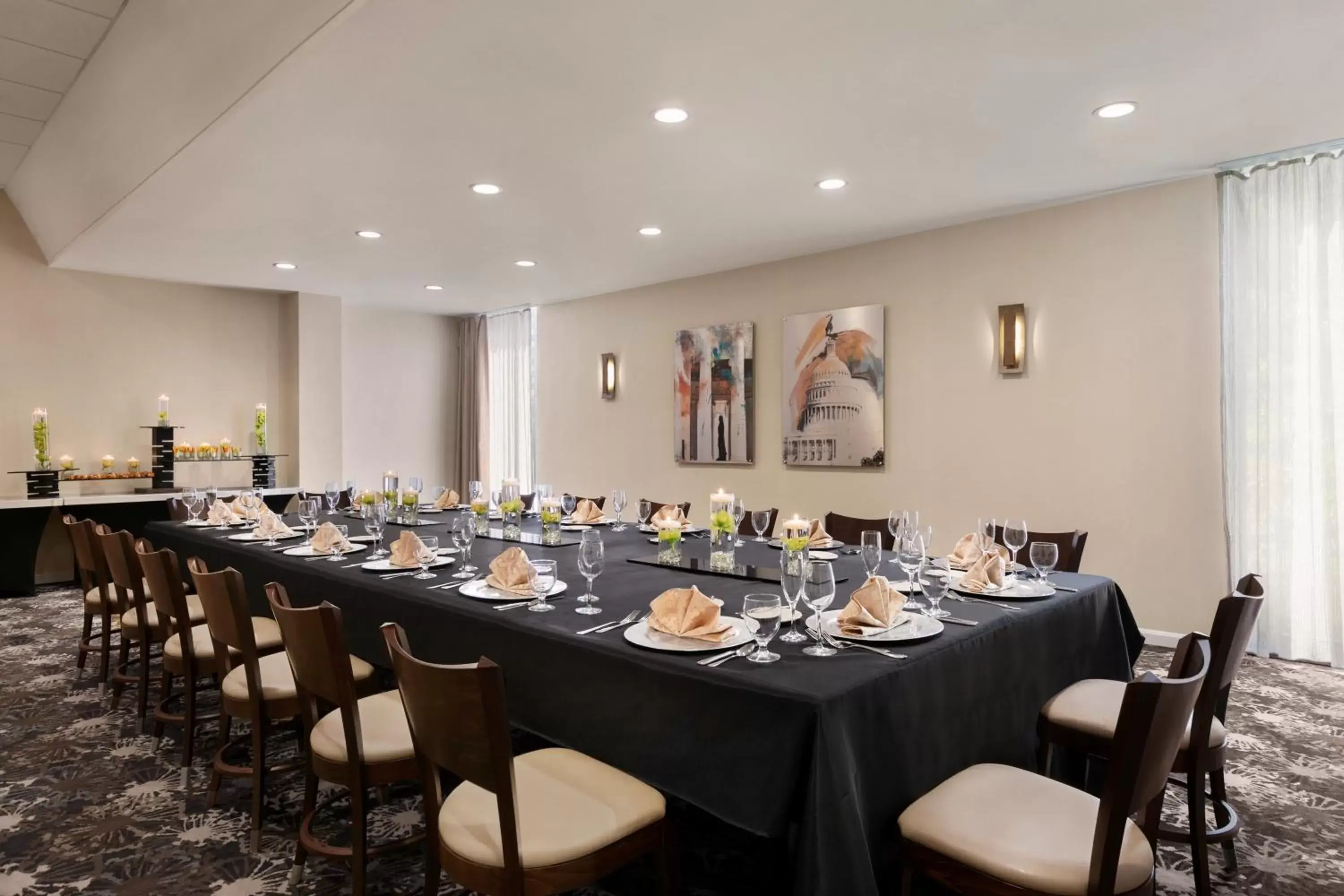 Meeting/conference room, Restaurant/Places to Eat in Crowne Plaza Crystal City-Washington, D.C., an IHG Hotel