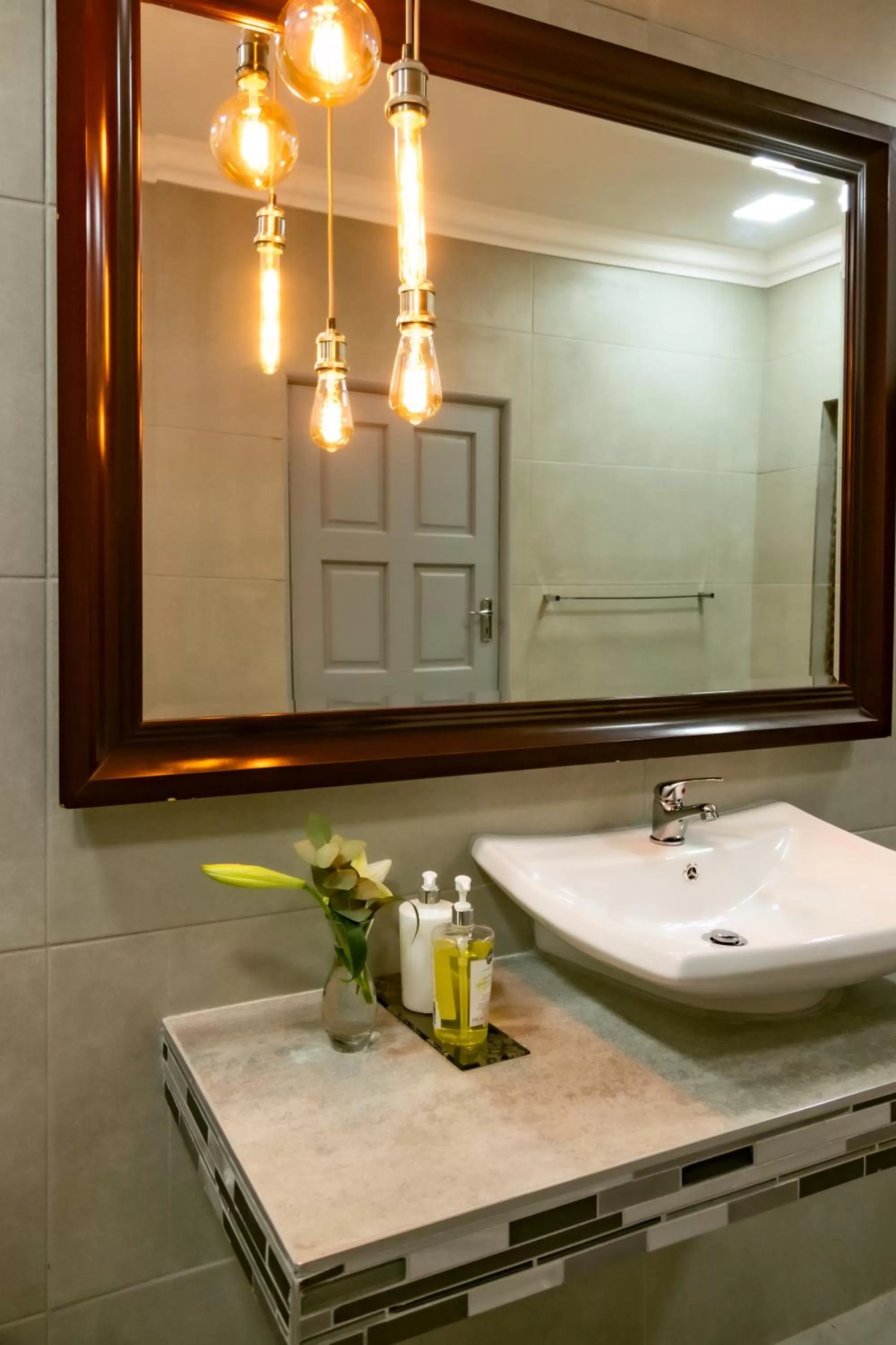 Spacube Luxury Suites and Spa