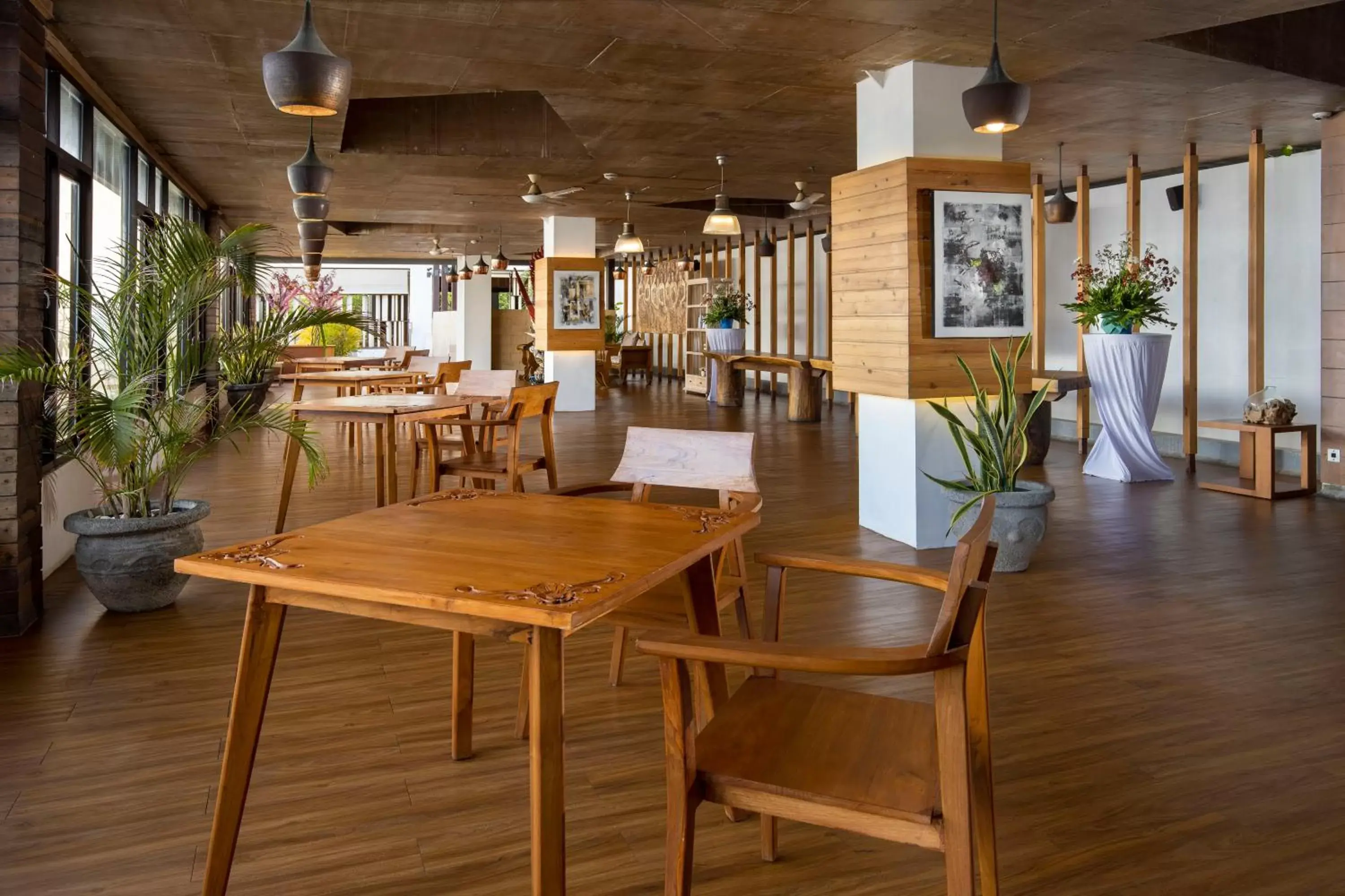 Restaurant/Places to Eat in Grand Inna Kuta