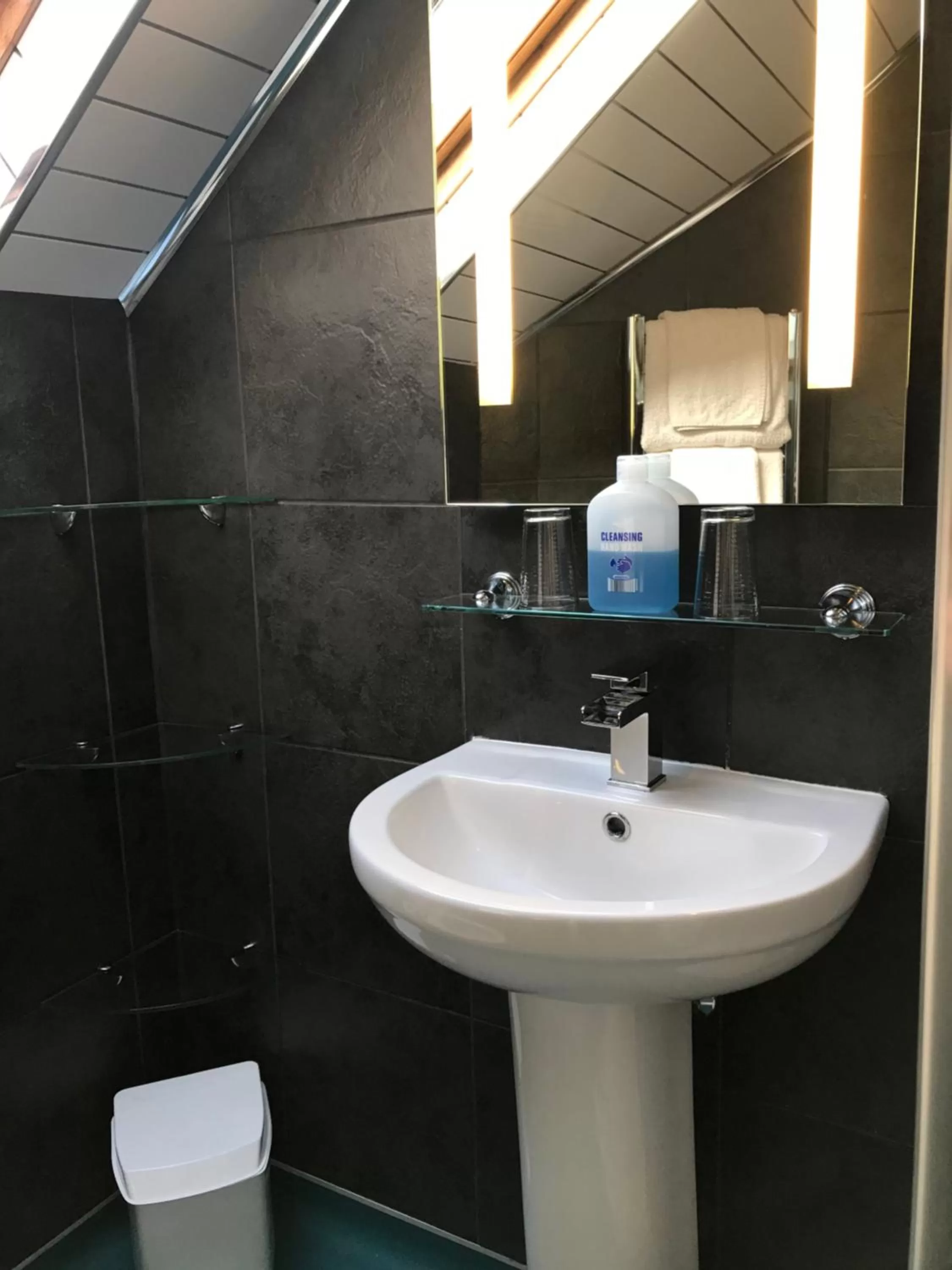 Shower in Cassandra Guest House