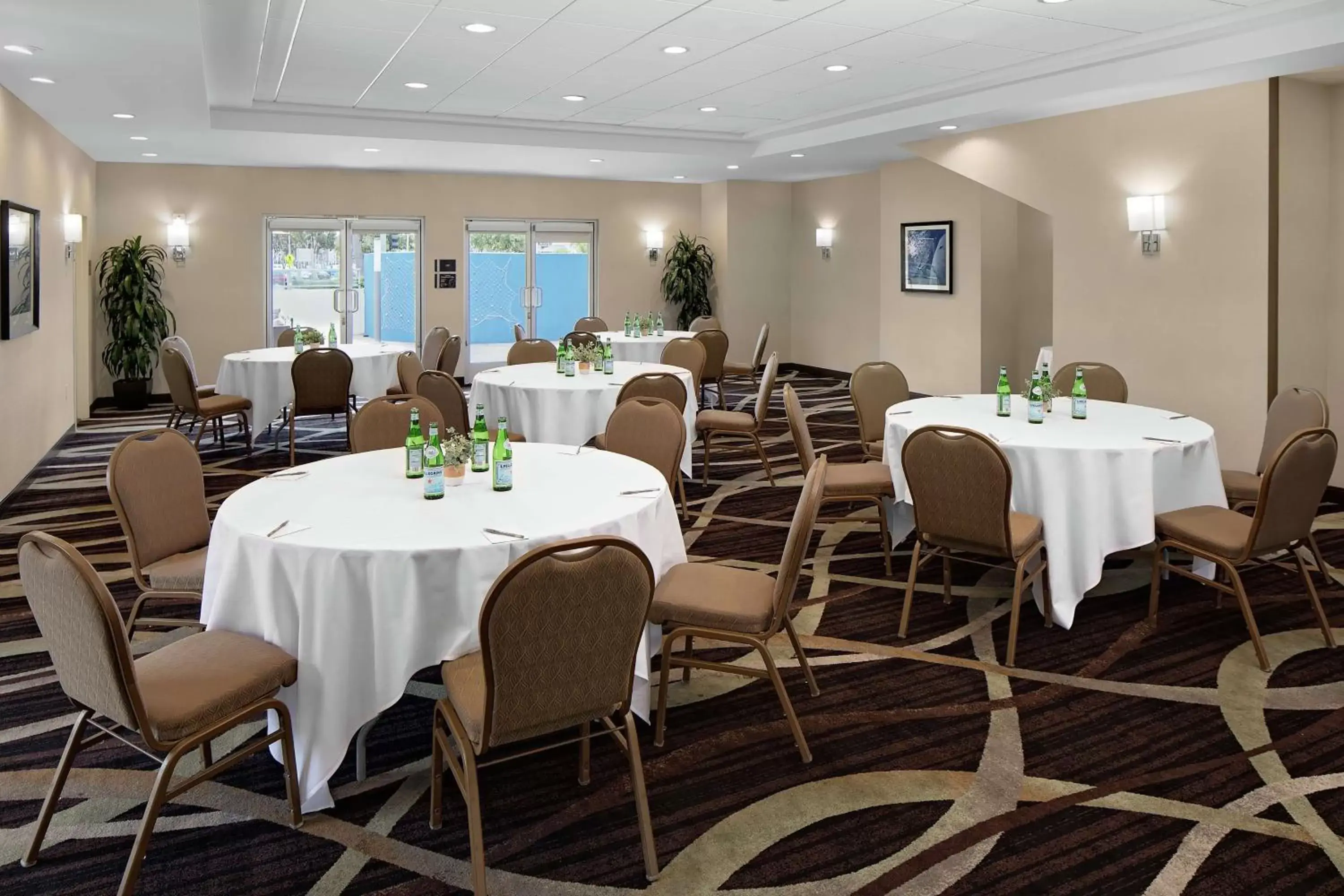 Meeting/conference room, Restaurant/Places to Eat in Hilton Garden Inn Los Angeles Marina Del Rey