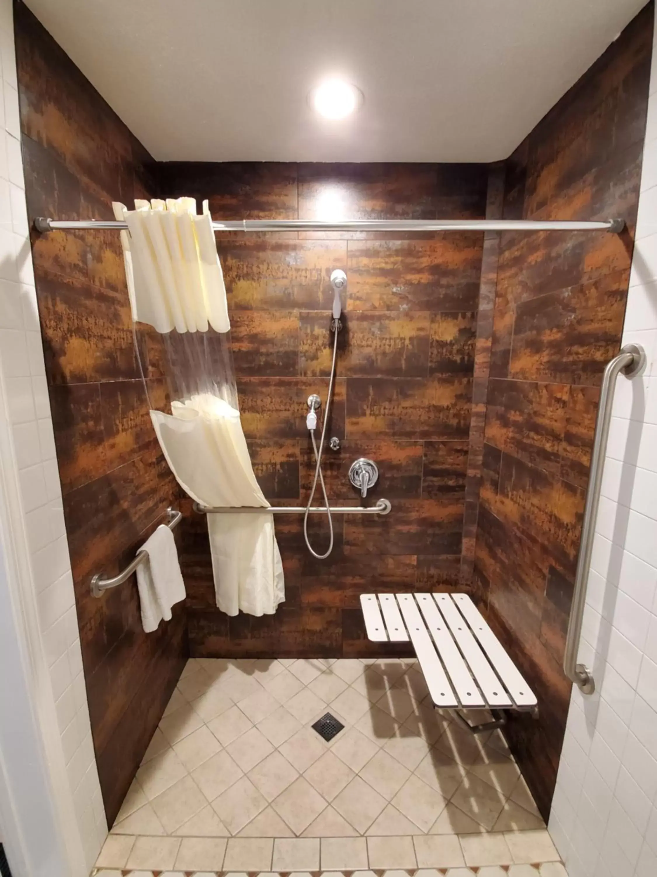 Bathroom in Colony Inn