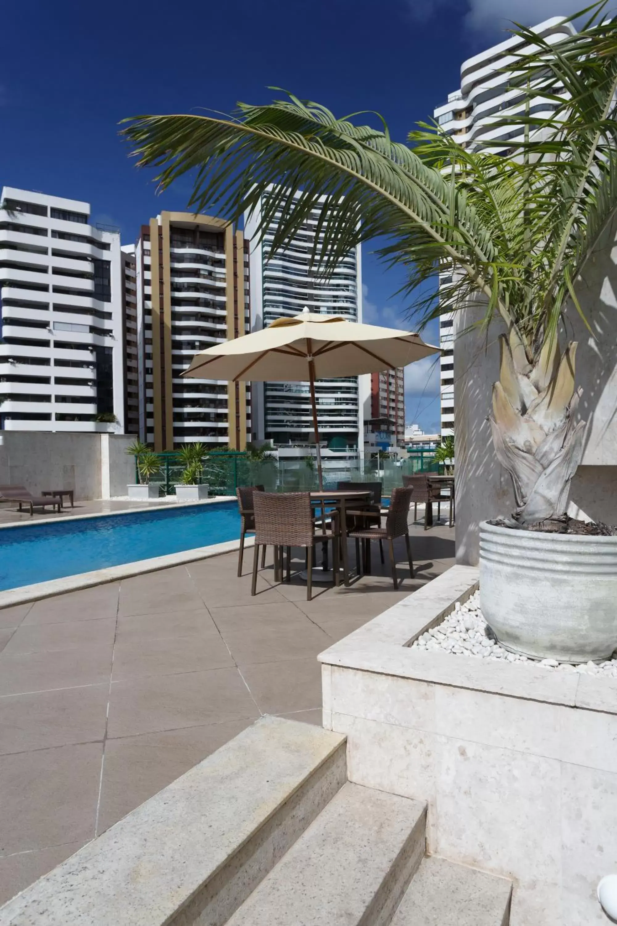 Swimming Pool in Mercure Salvador Pituba