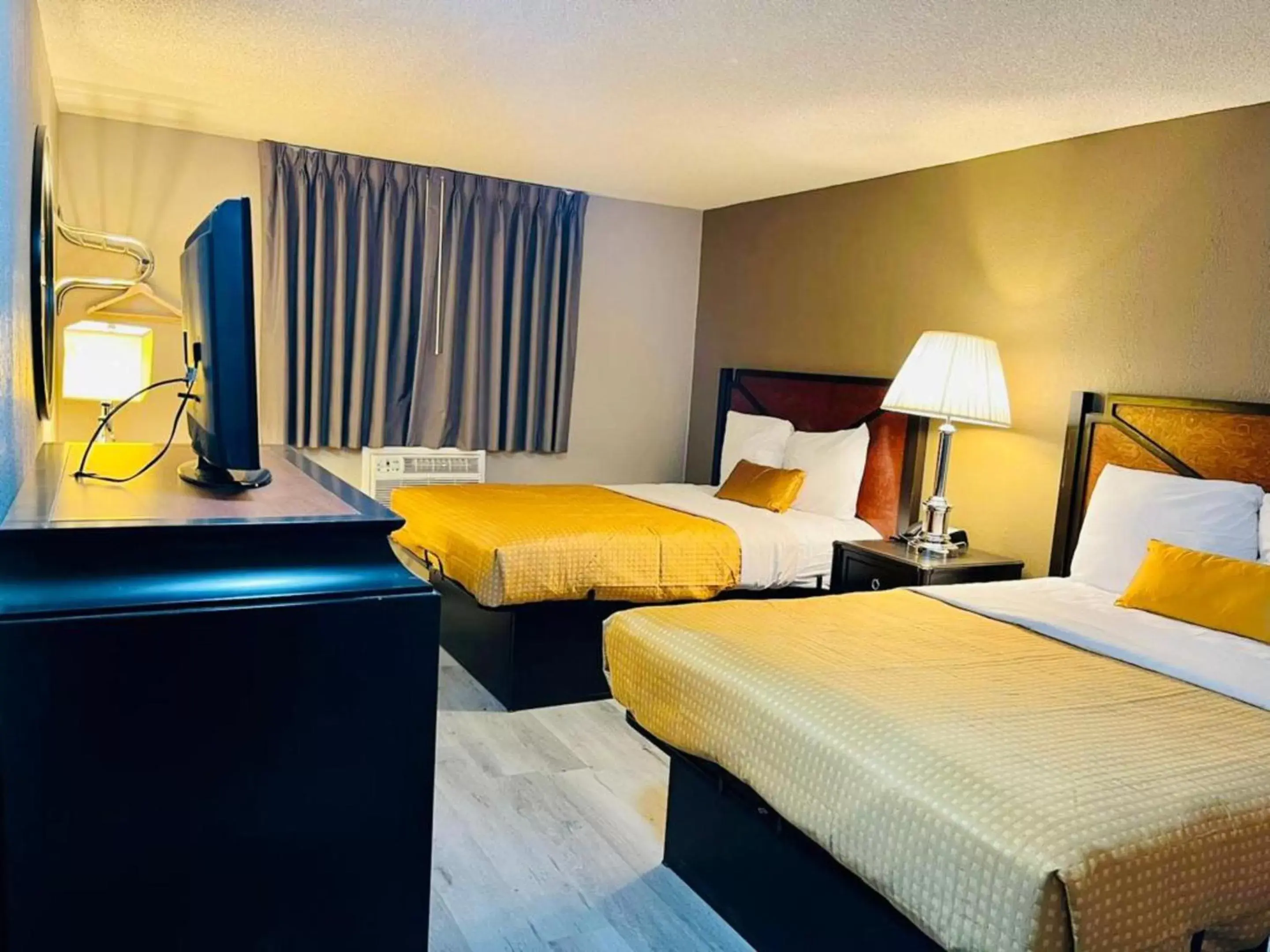 Bedroom, Bed in Super 8 by Wyndham Benton Harbor St Joseph Bedroom, Bed in Super 8 by Wyndham Benton Harbor St Joseph