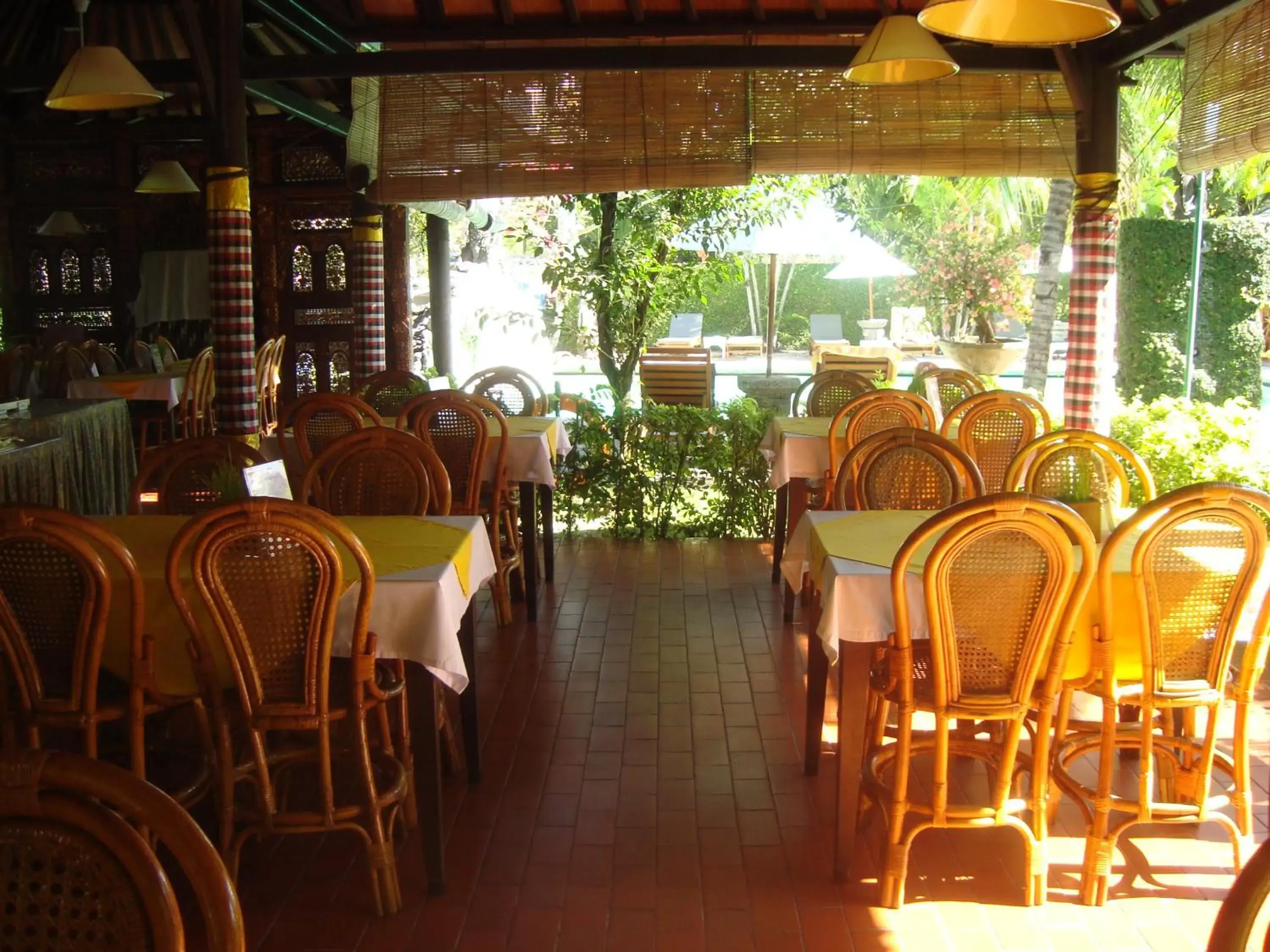 Restaurant/Places to Eat in Hotel Palm Garden Bali