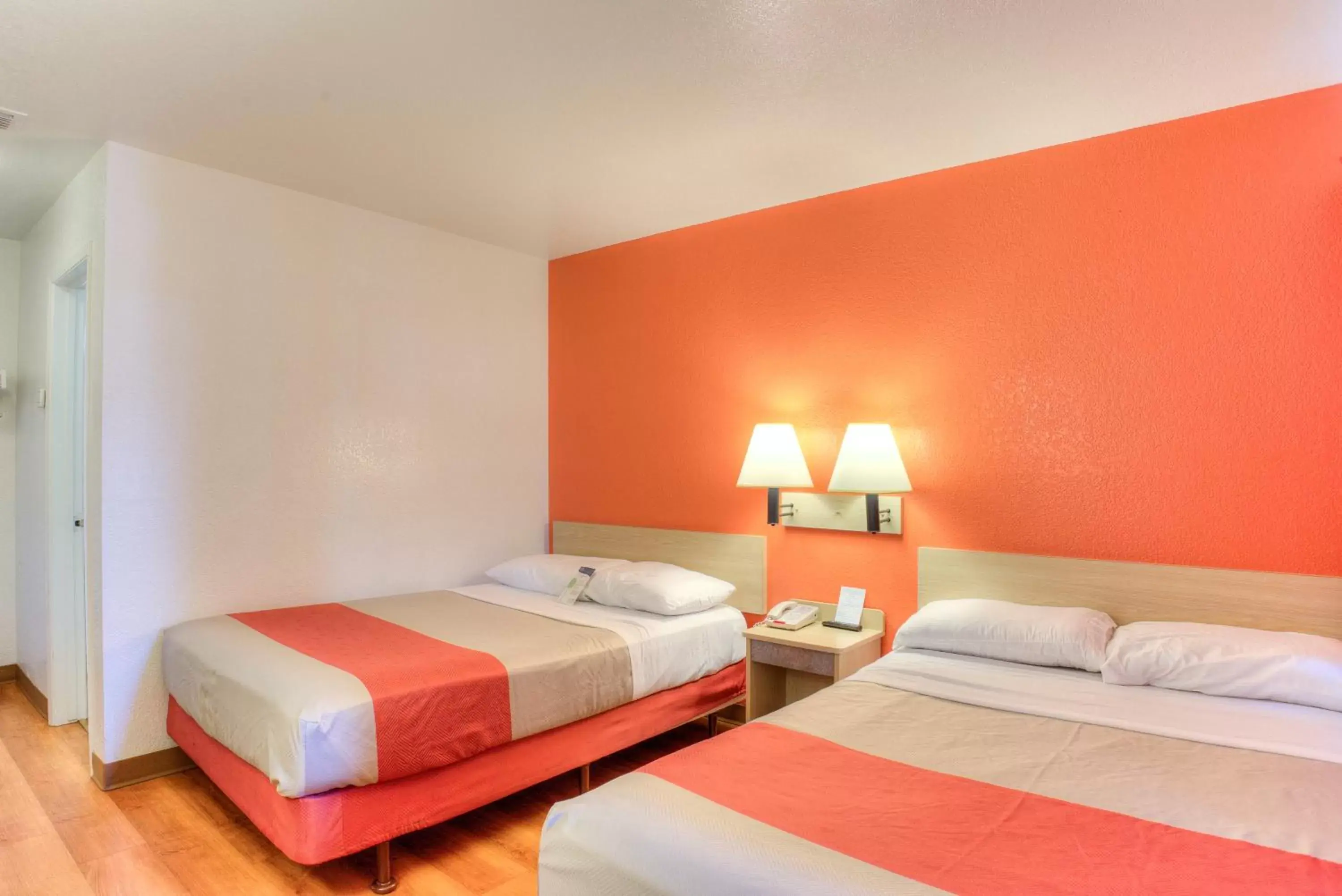Bed, Room Photo in Motel 6-Tigard, OR - Portland South - Lake Oswego