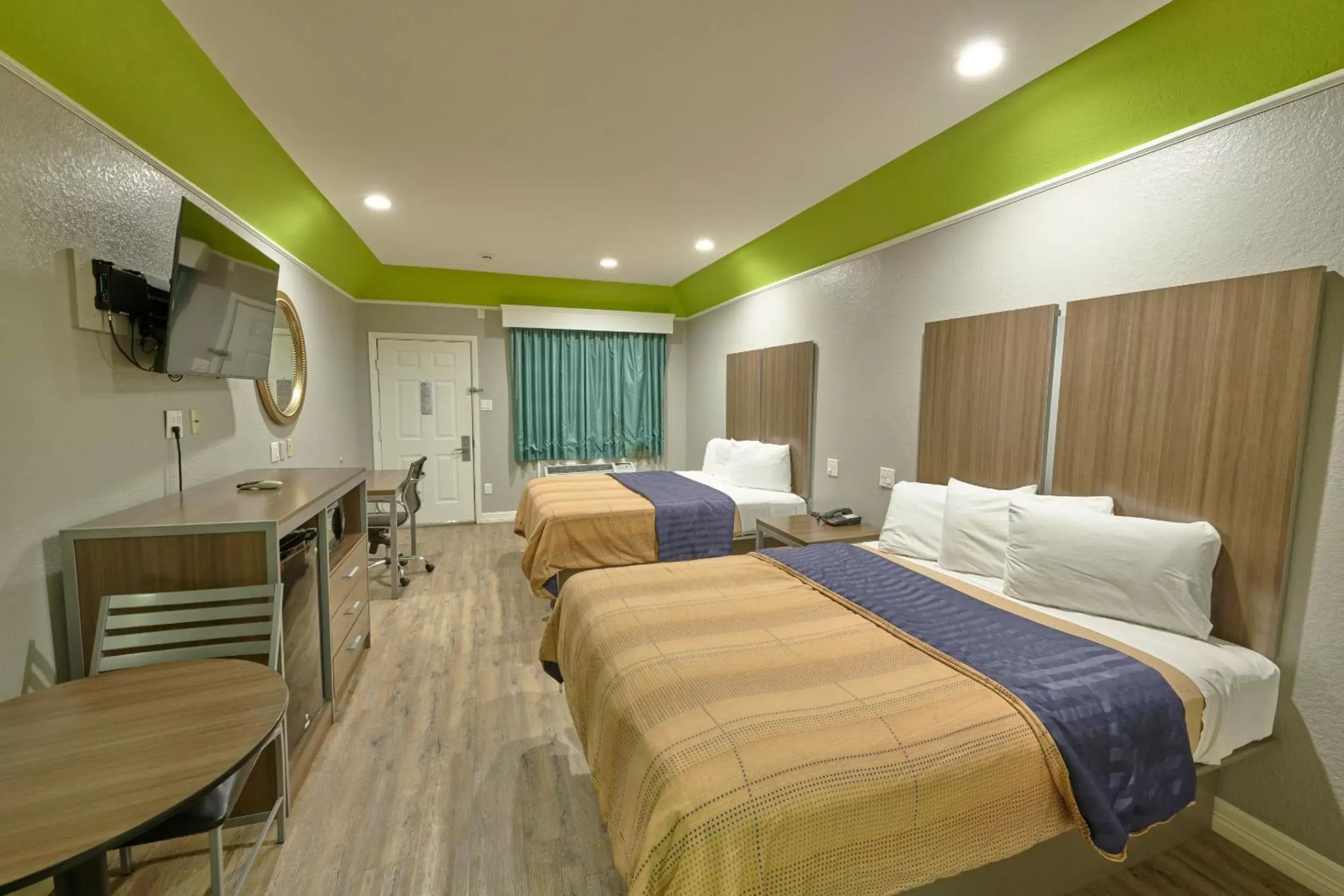 Bedroom in Hotel Bliss Kemah Boardwalk by OYO