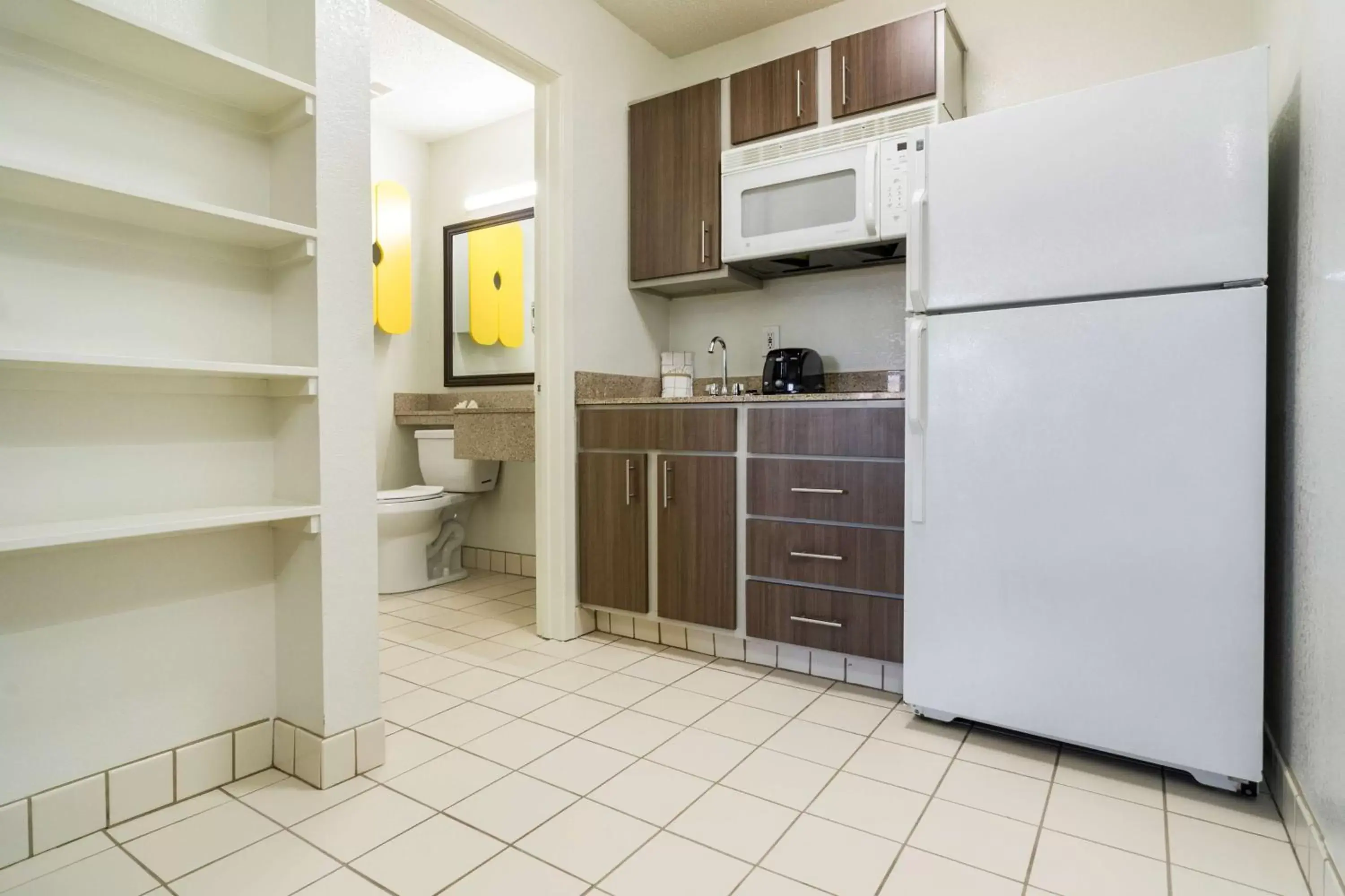 Photo of the whole room, Kitchen/Kitchenette in Studio 6-Plano, TX - Dallas - Plano Medical Center
