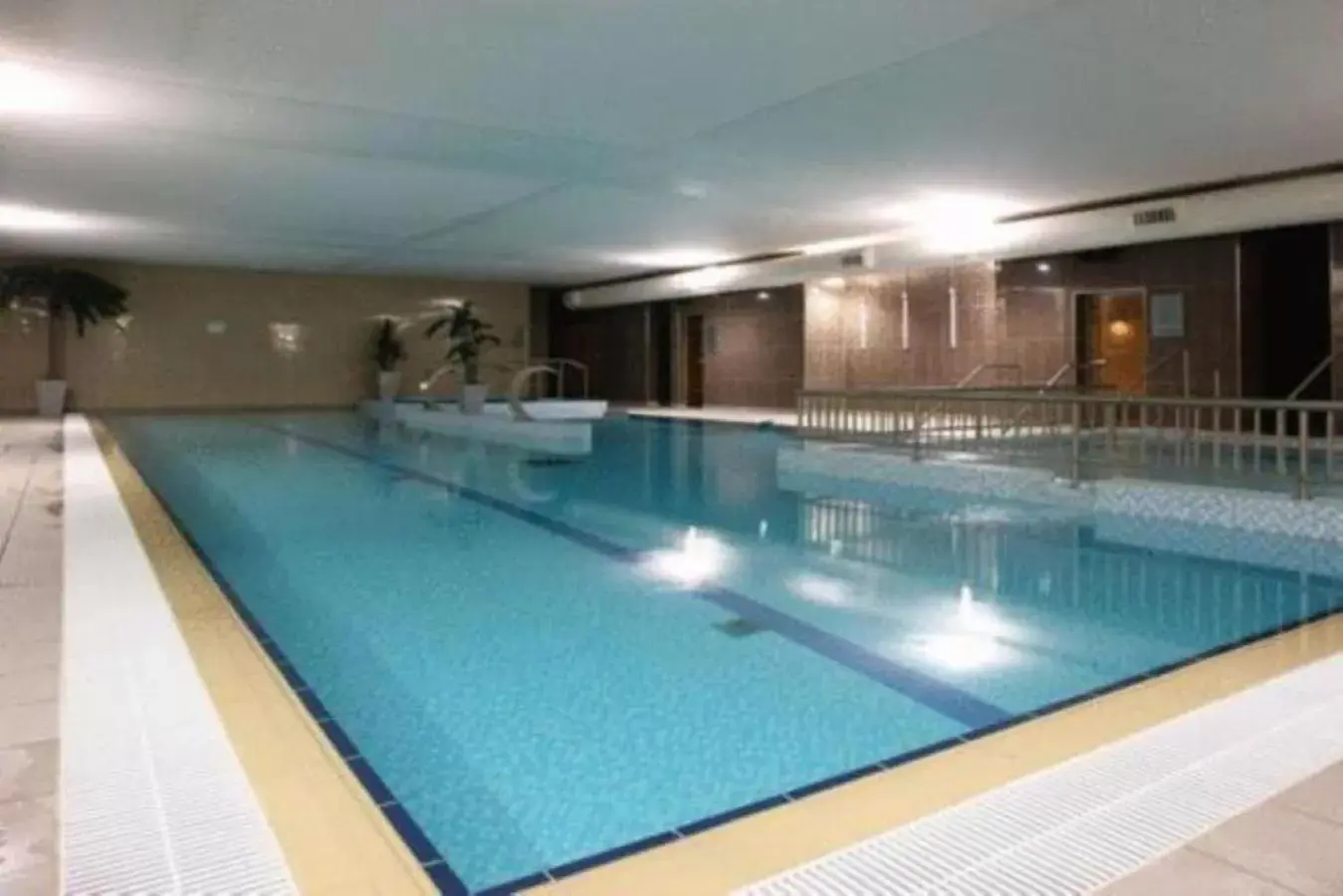 Swimming Pool in Maldron Hotel Tallaght