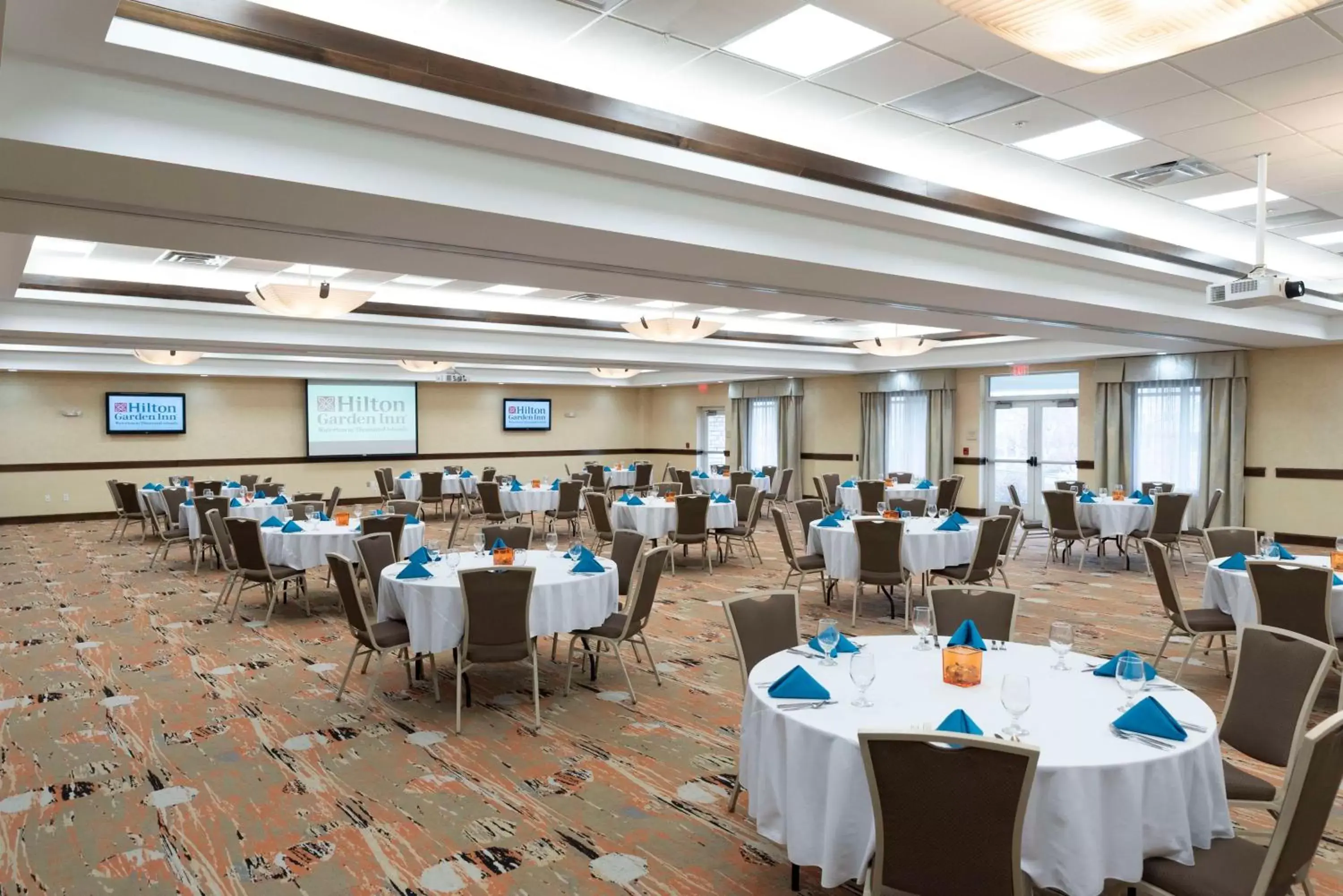 Meeting/conference room, Restaurant/Places to Eat in Hilton Garden Inn Watertown