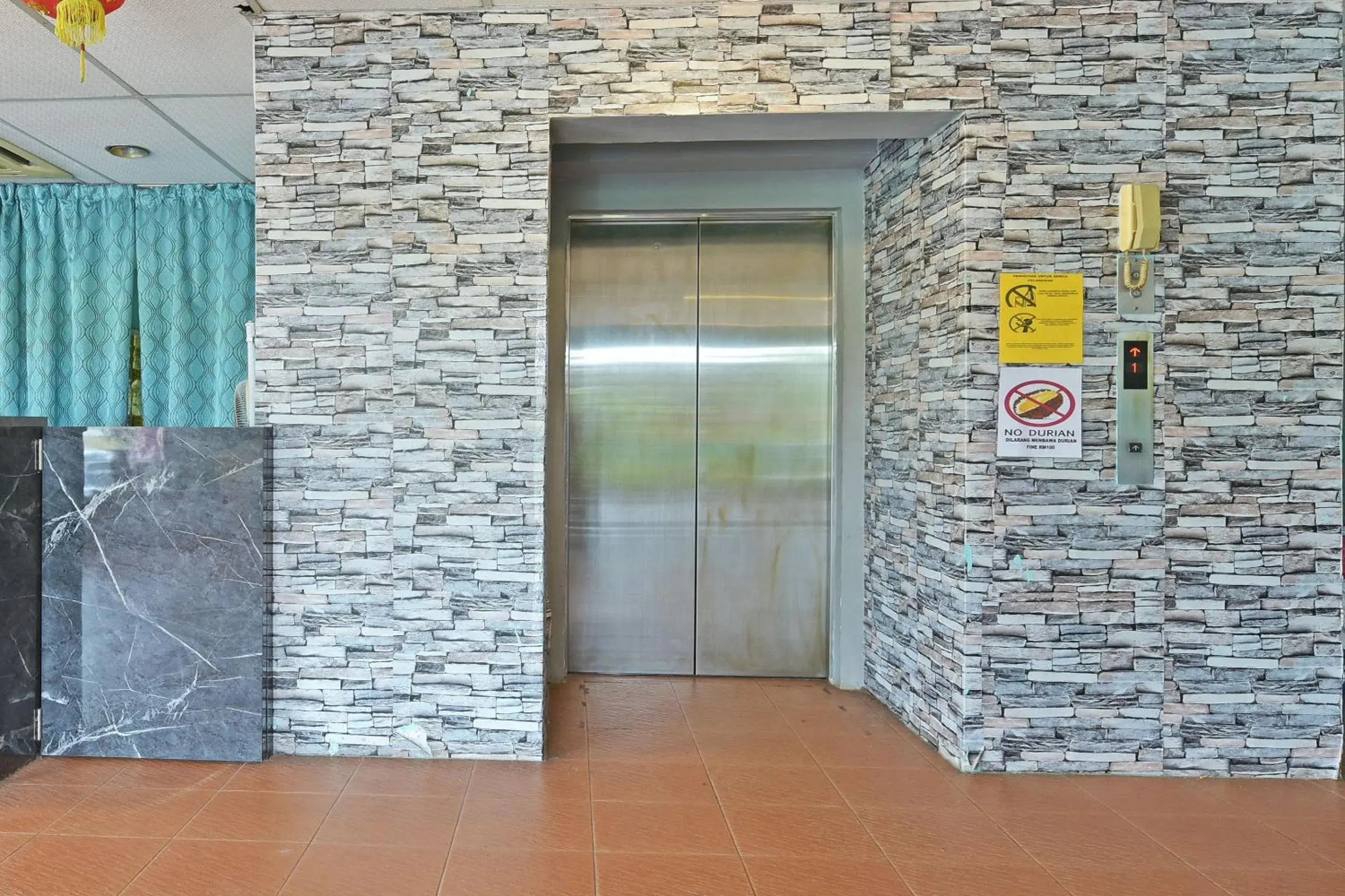 Lobby or reception, Bathroom in OYO 90846 Hotel Akasia