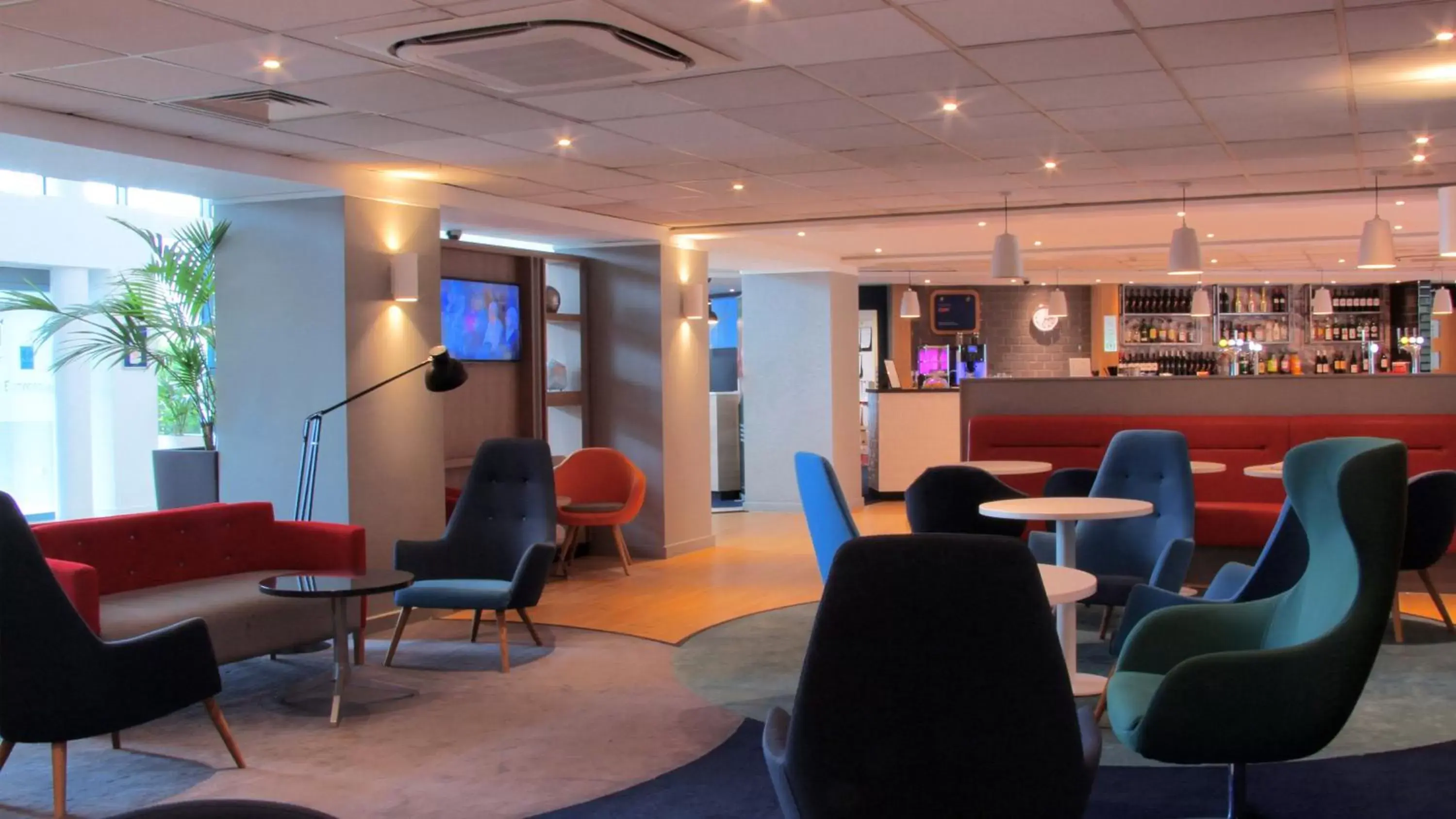 Lounge or bar, Lounge/Bar in Holiday Inn Express London Stansted Airport, an IHG Hotel