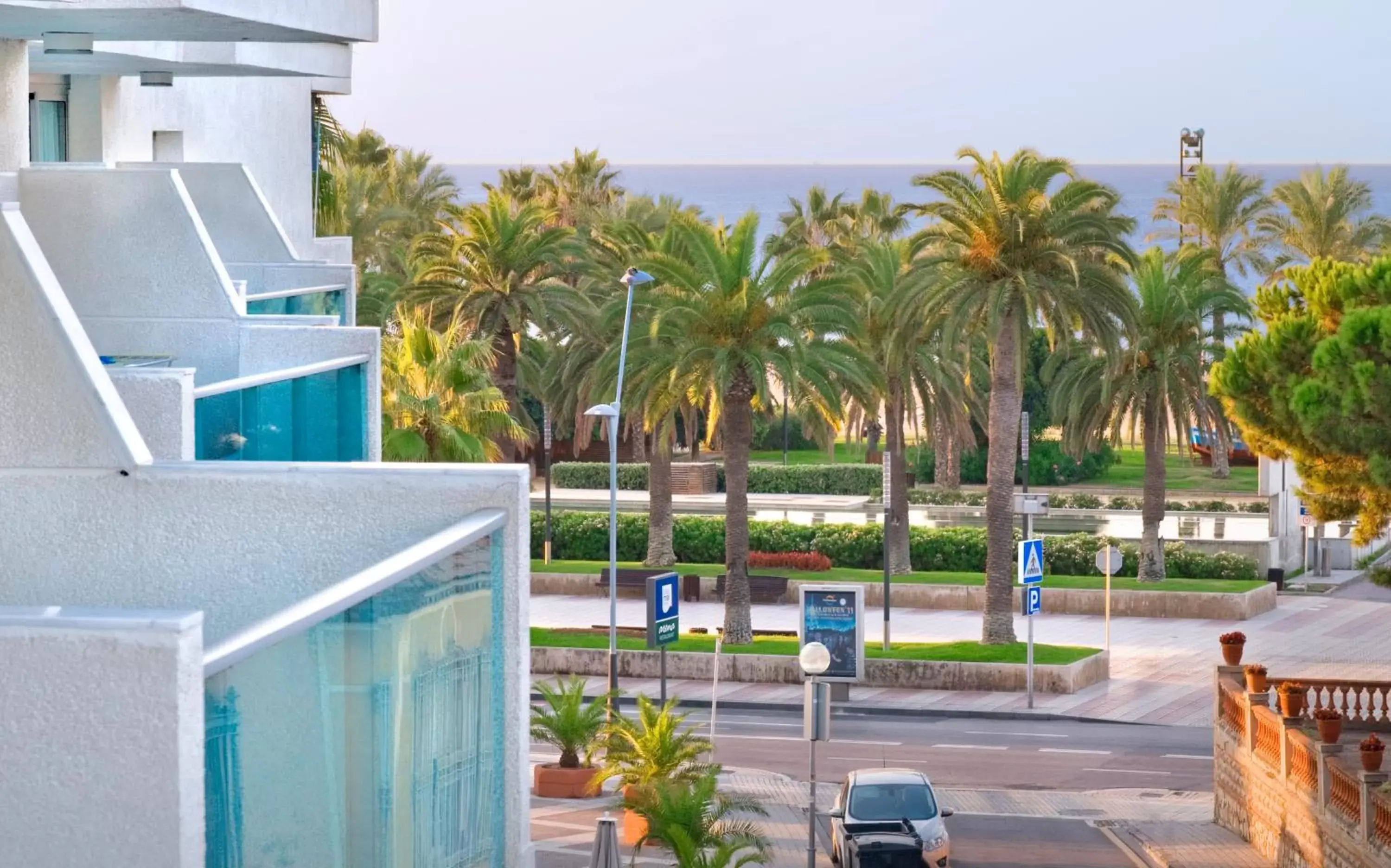 Balcony/Terrace, Pool View in Blaumar Hotel