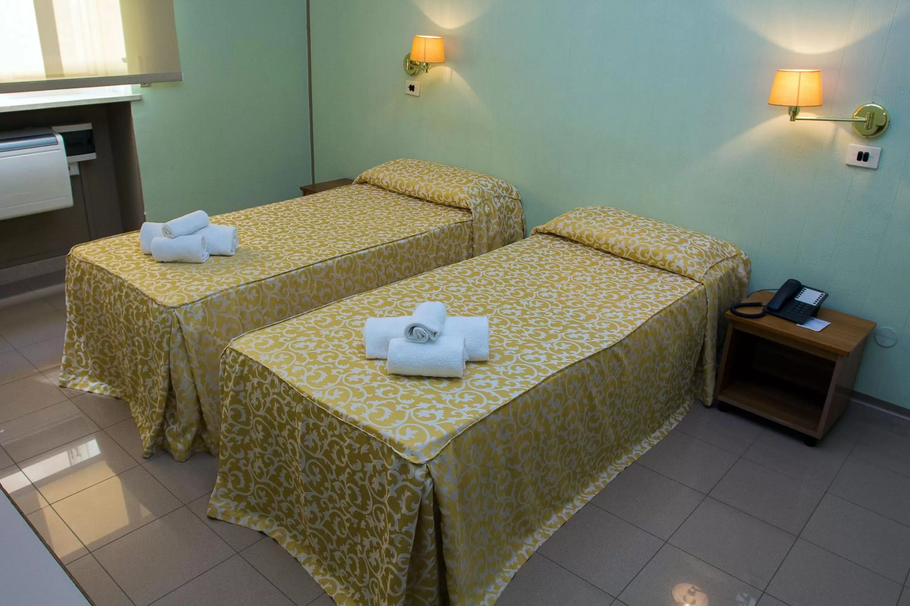 Bedroom, Bed in Hotel Plaza