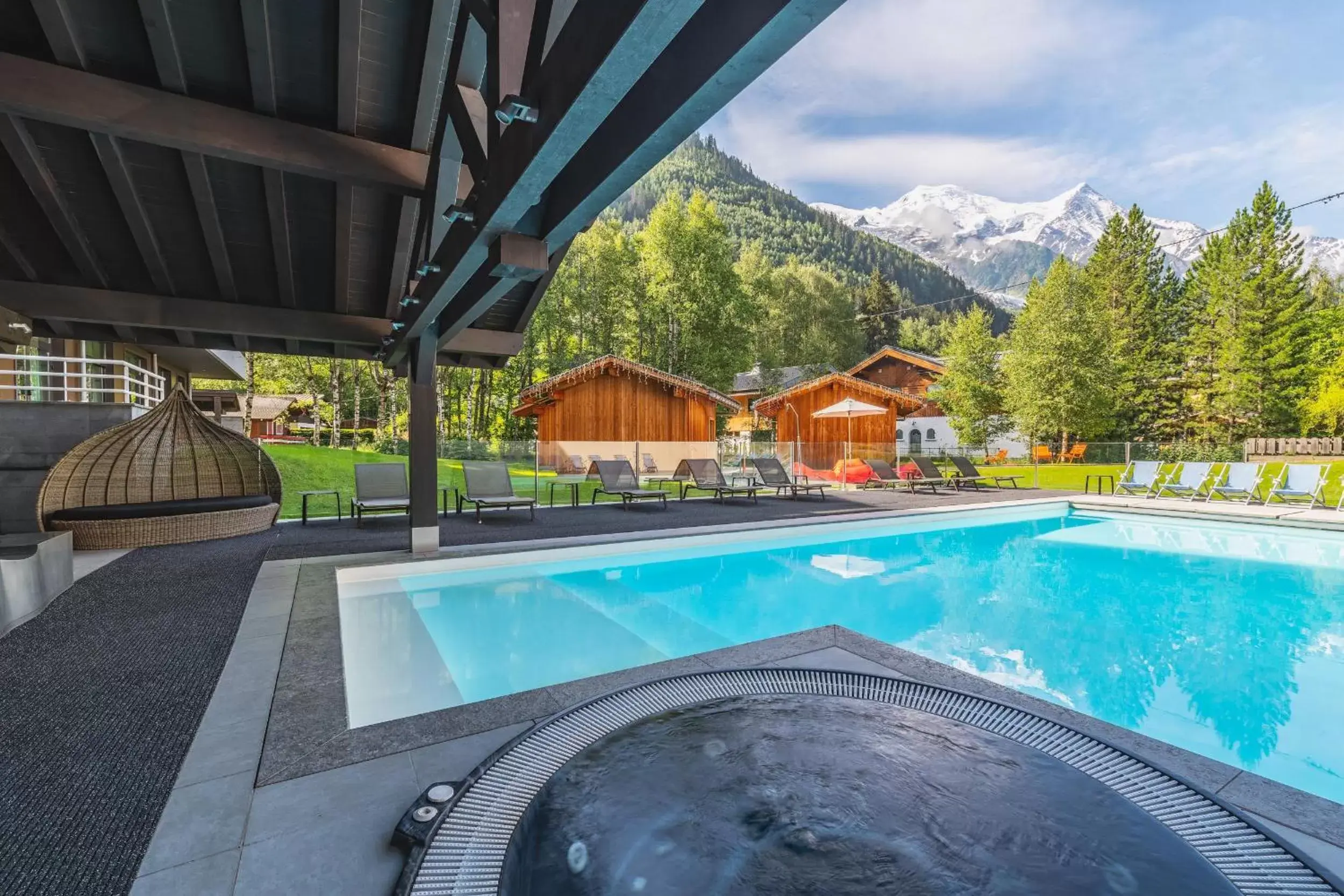 Summer, Swimming Pool in Hôtel Le Refuge des Aiglons