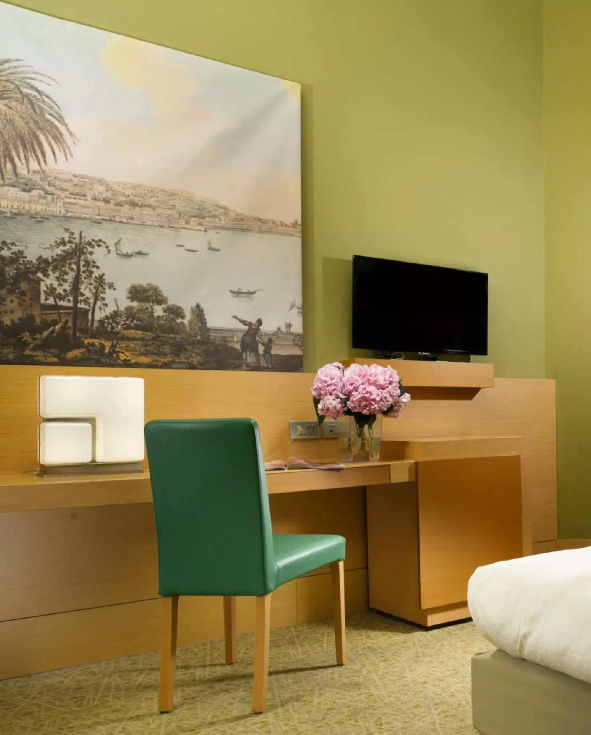 Seating area, TV/Entertainment Center in UNAHOTELS Napoli