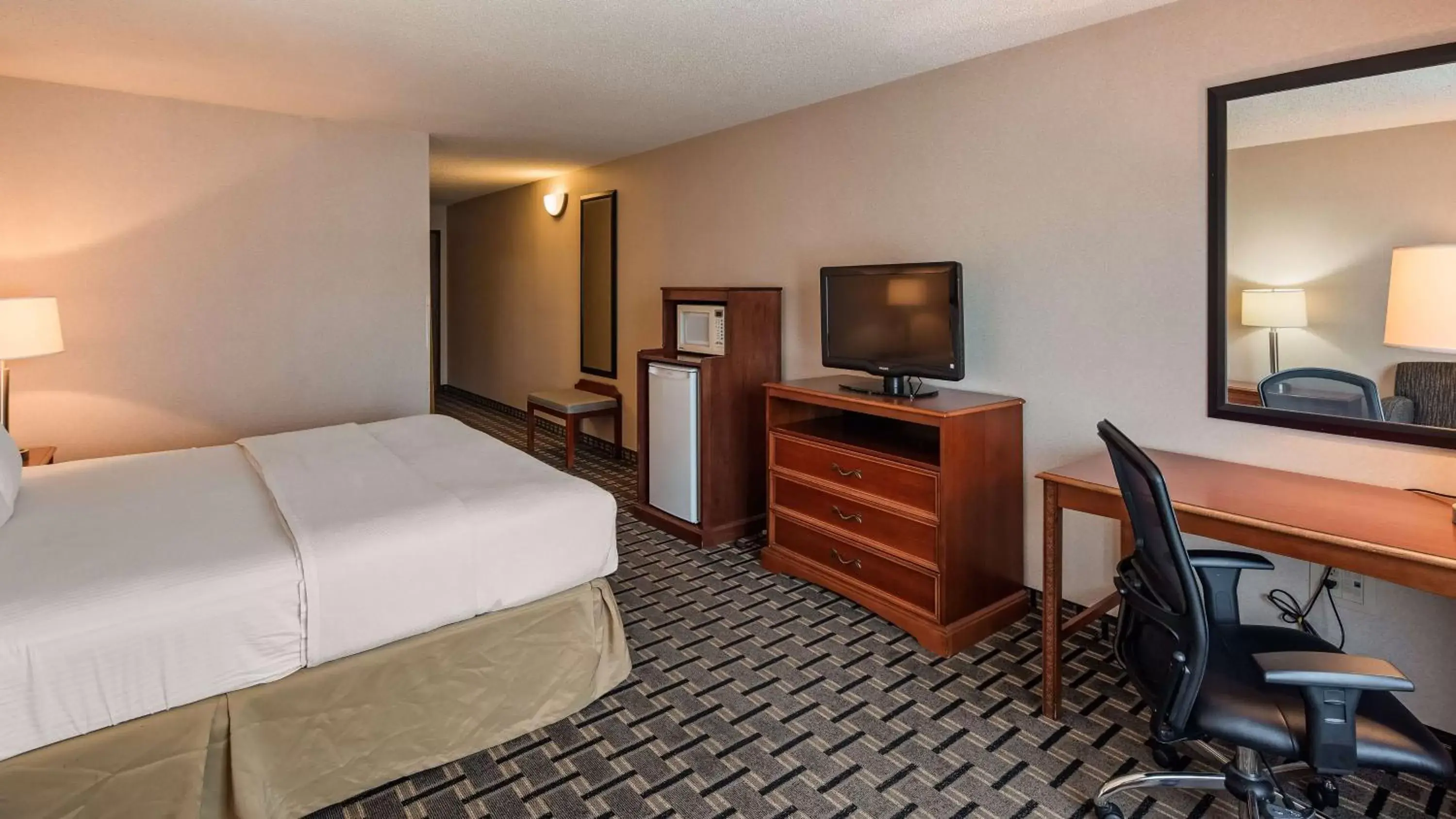Photo of the whole room, TV/Entertainment Center in Best Western Plus Clearfield