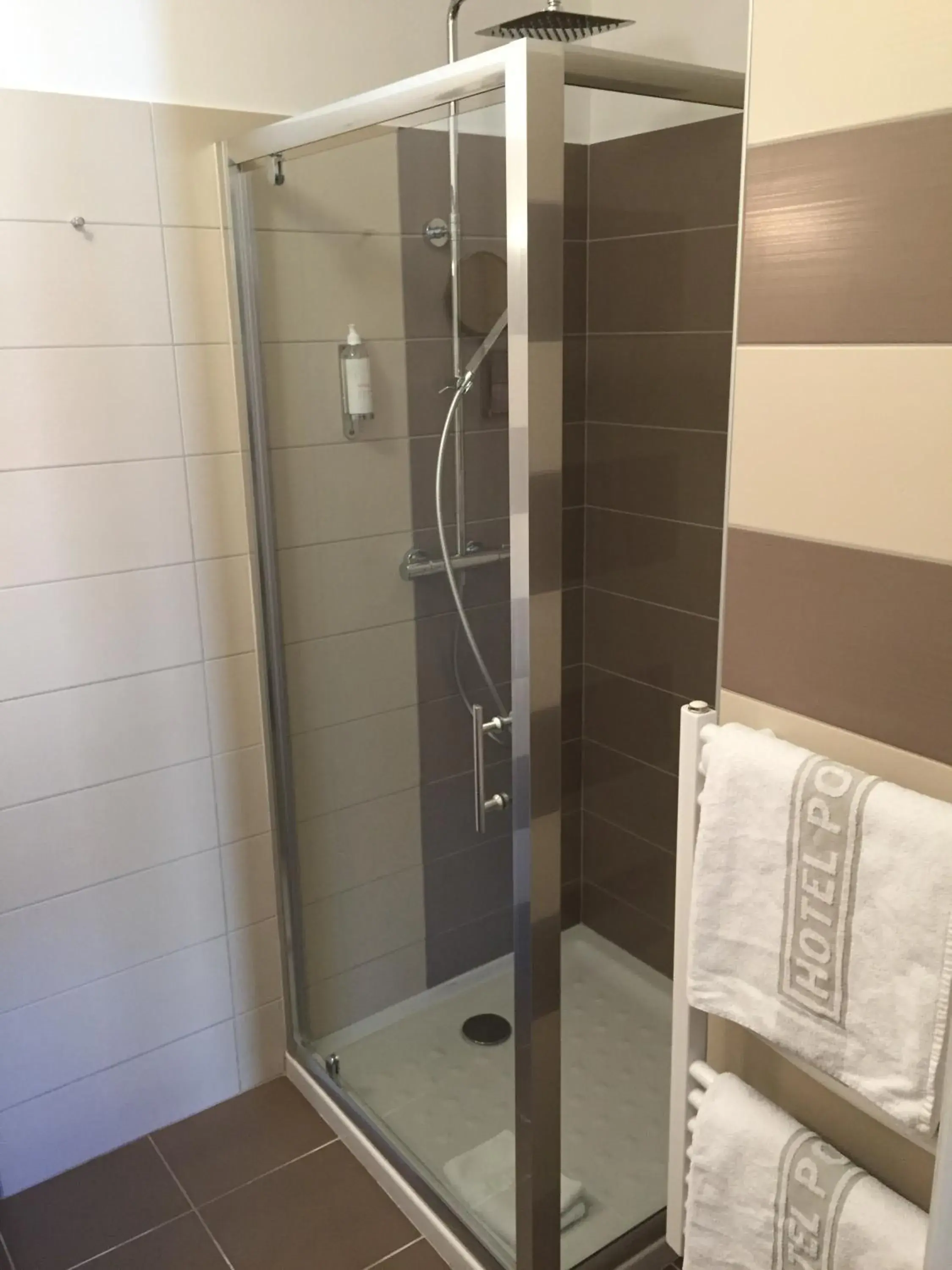 Shower, Bathroom in Hotel Du Pont Vieux