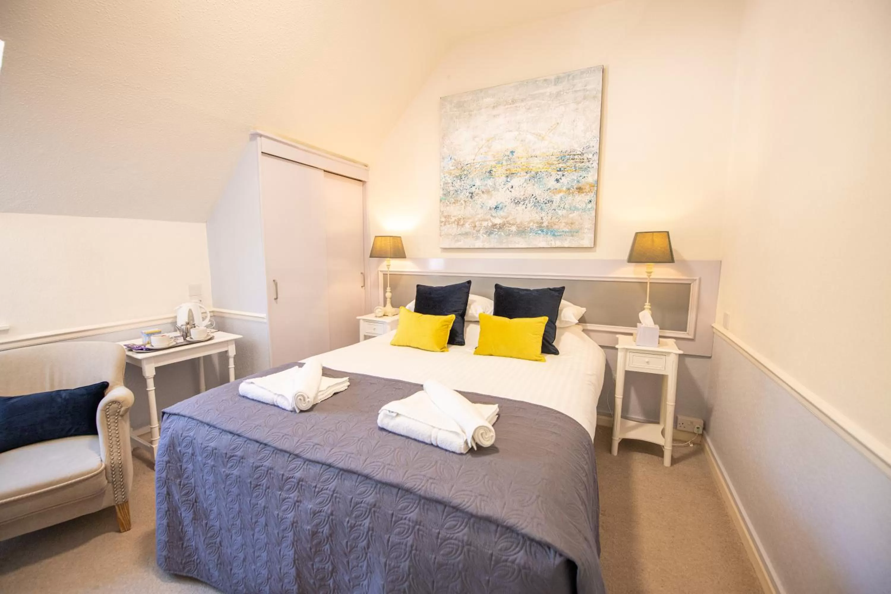 Bed in The Woodlands Hotel