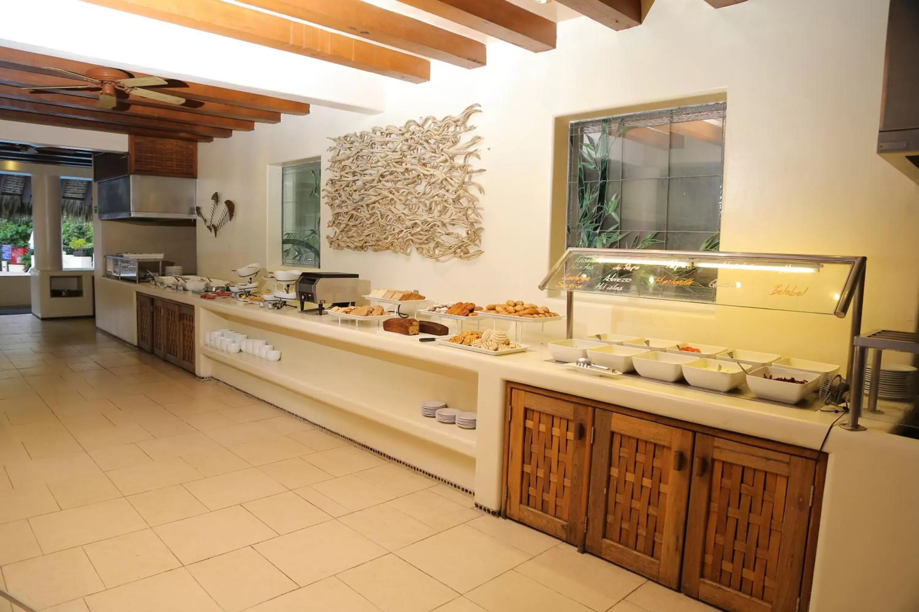 Restaurant/places to eat, Kitchen/Kitchenette in Pacifica Resort Ixtapa