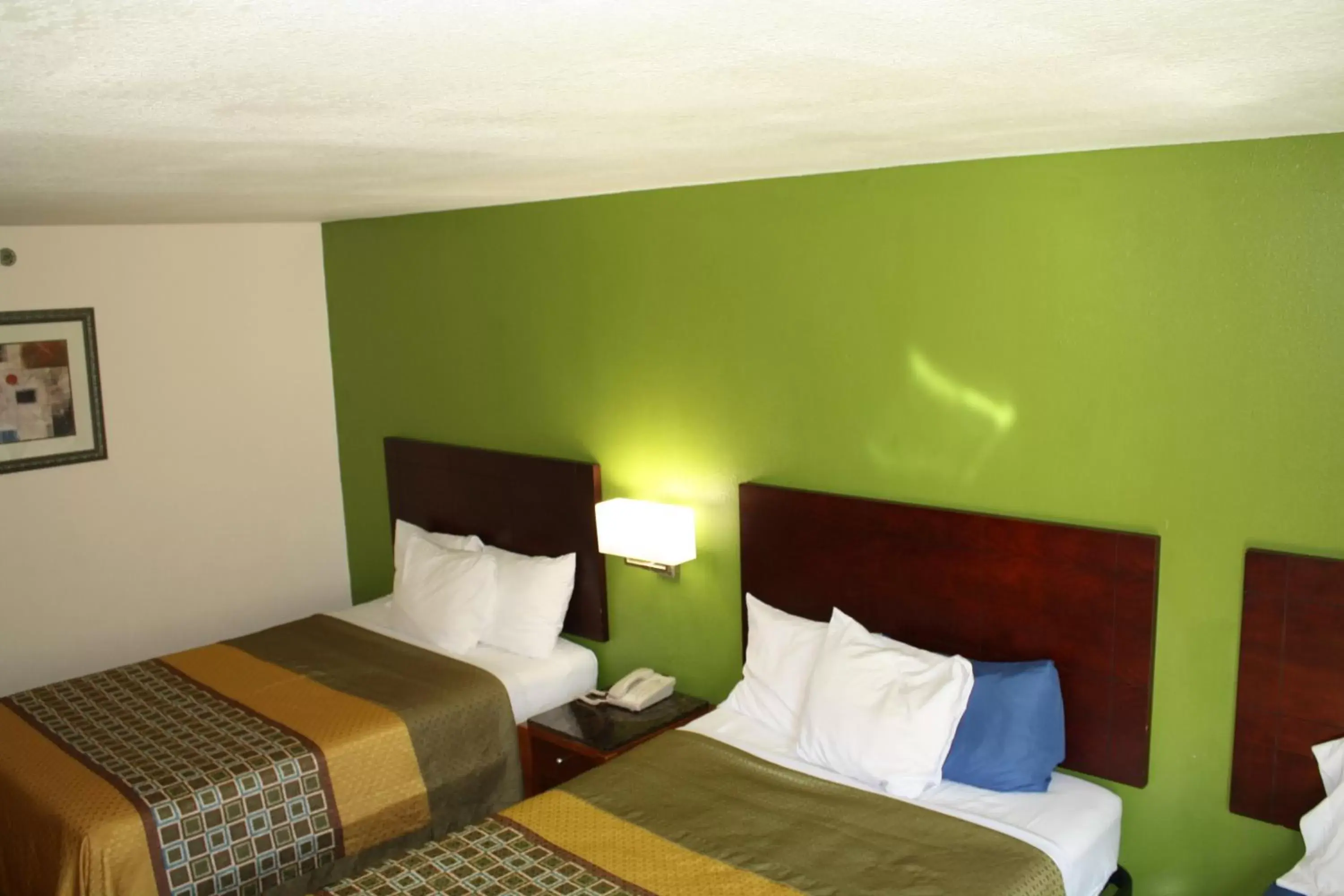 Property building, Bed in Executive Inn and Suites Wichita Falls
