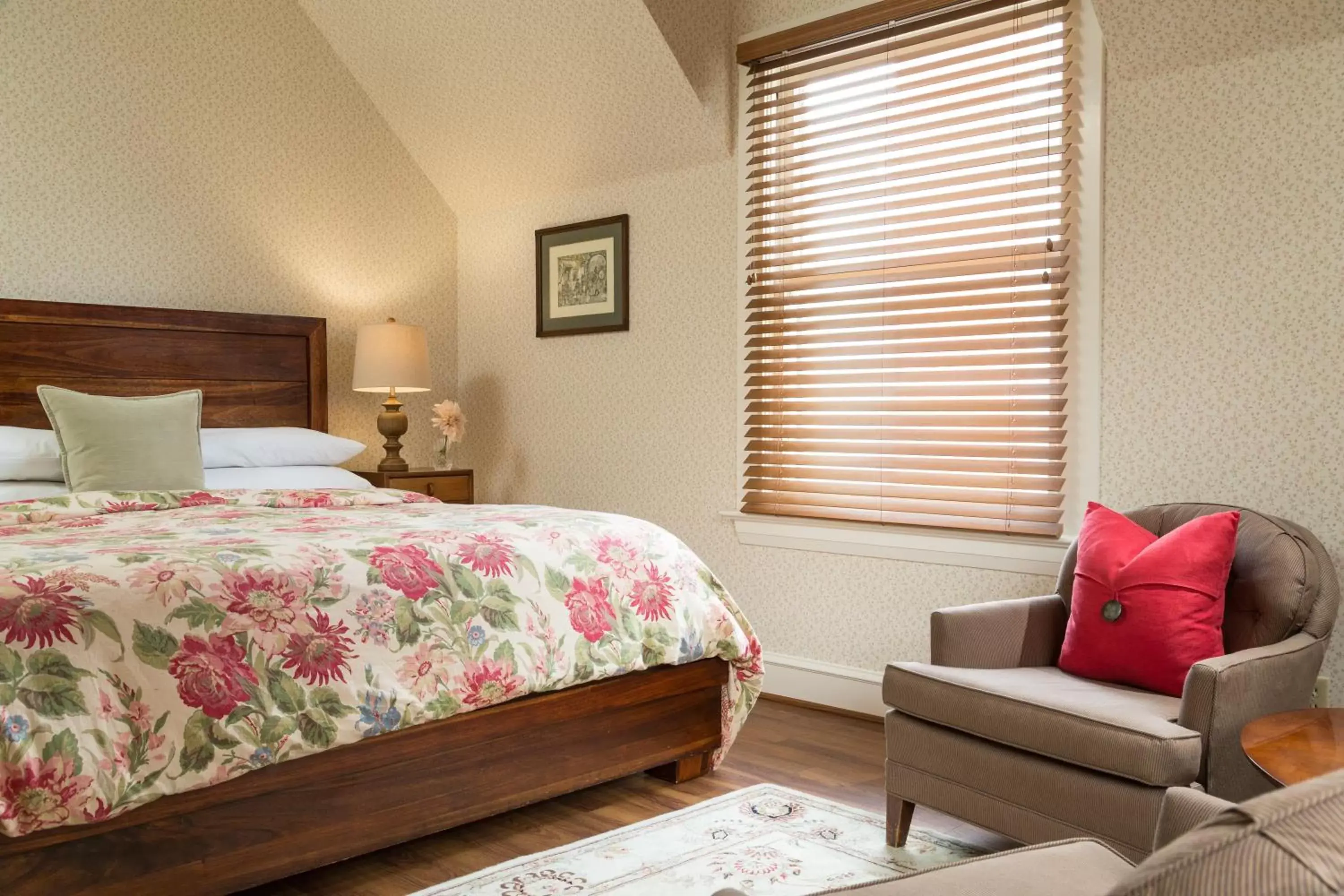 Bed in Cheshire Cat Inn & Cottages