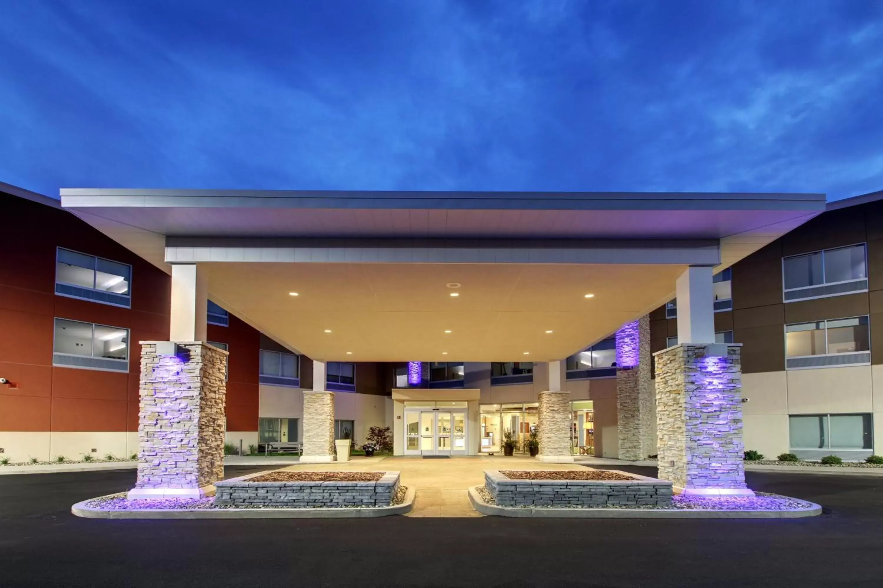 Property building in Holiday Inn Express & Suites Galesburg, an IHG Hotel