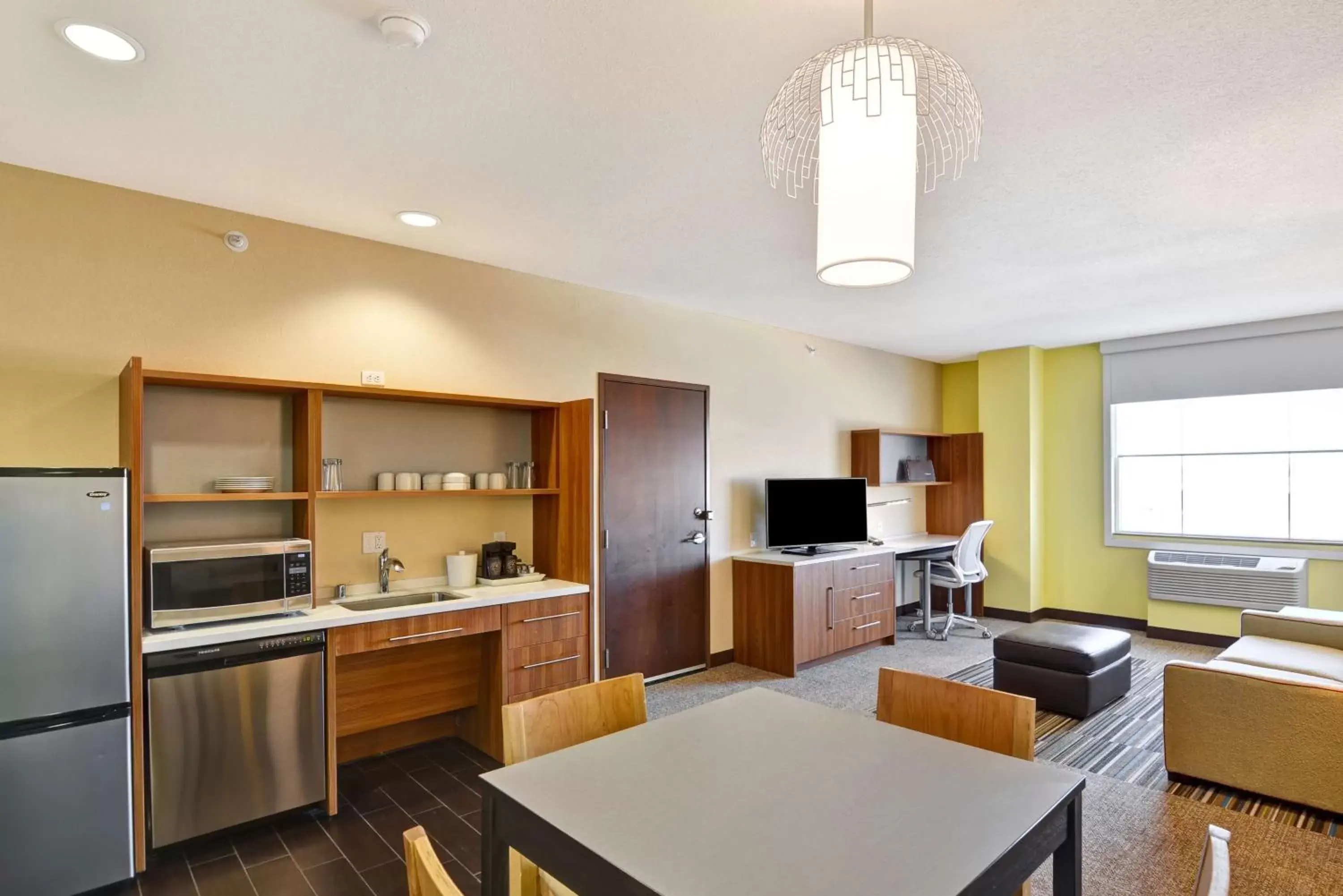 Kitchen or kitchenette, Kitchen/Kitchenette in Home2 Suites by Hilton Albuquerque Downtown/University