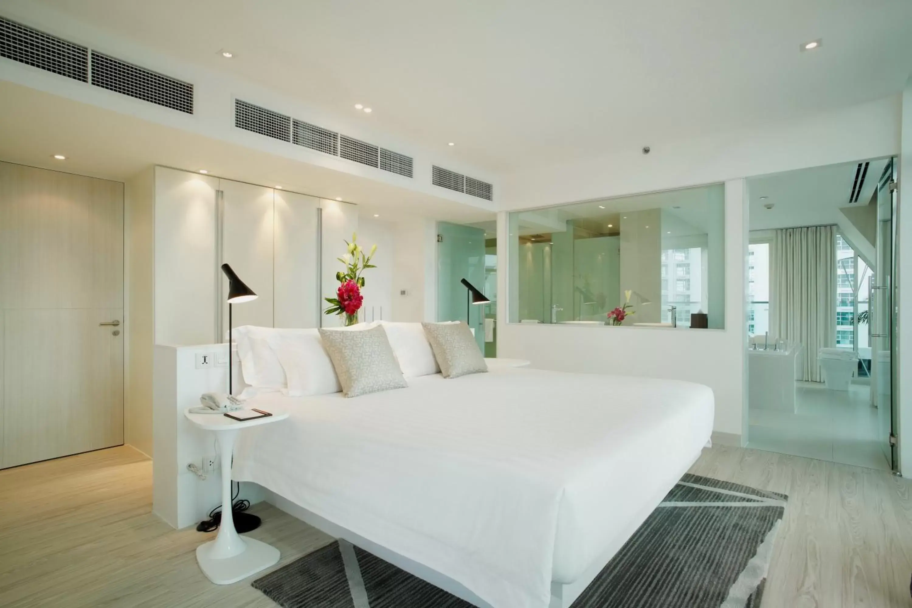 Photo of the whole room, Bed in Centara Watergate Pavillion Hotel Bangkok