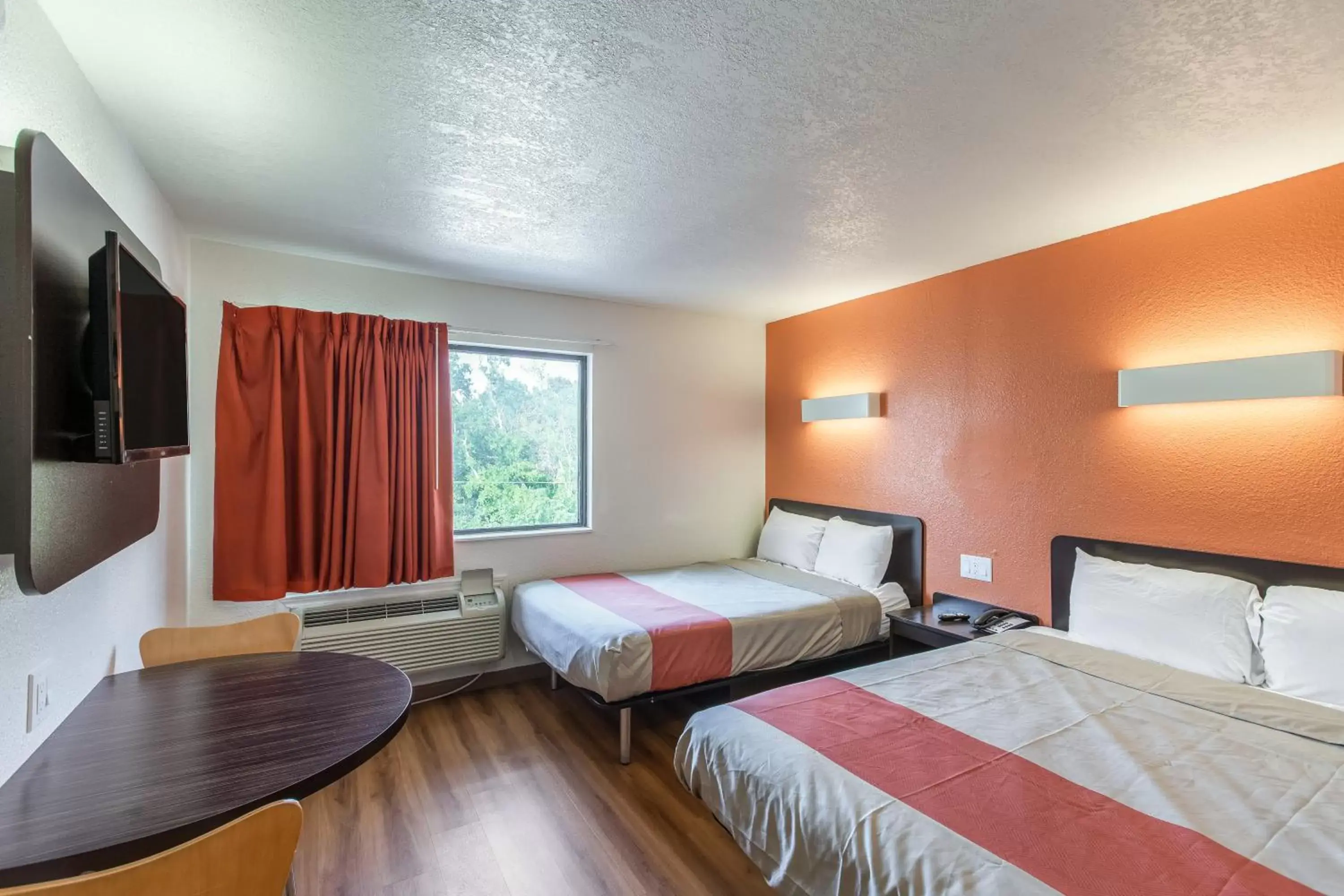 Bedroom, Bed in Motel 6-Dallas, TX - South