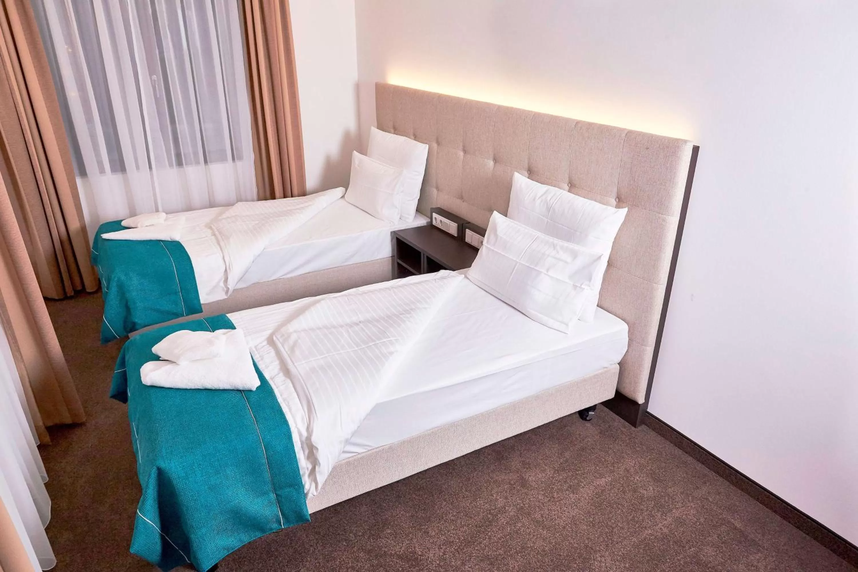 Bedroom, Bed in The Monument Hotel - BW Signature Collection