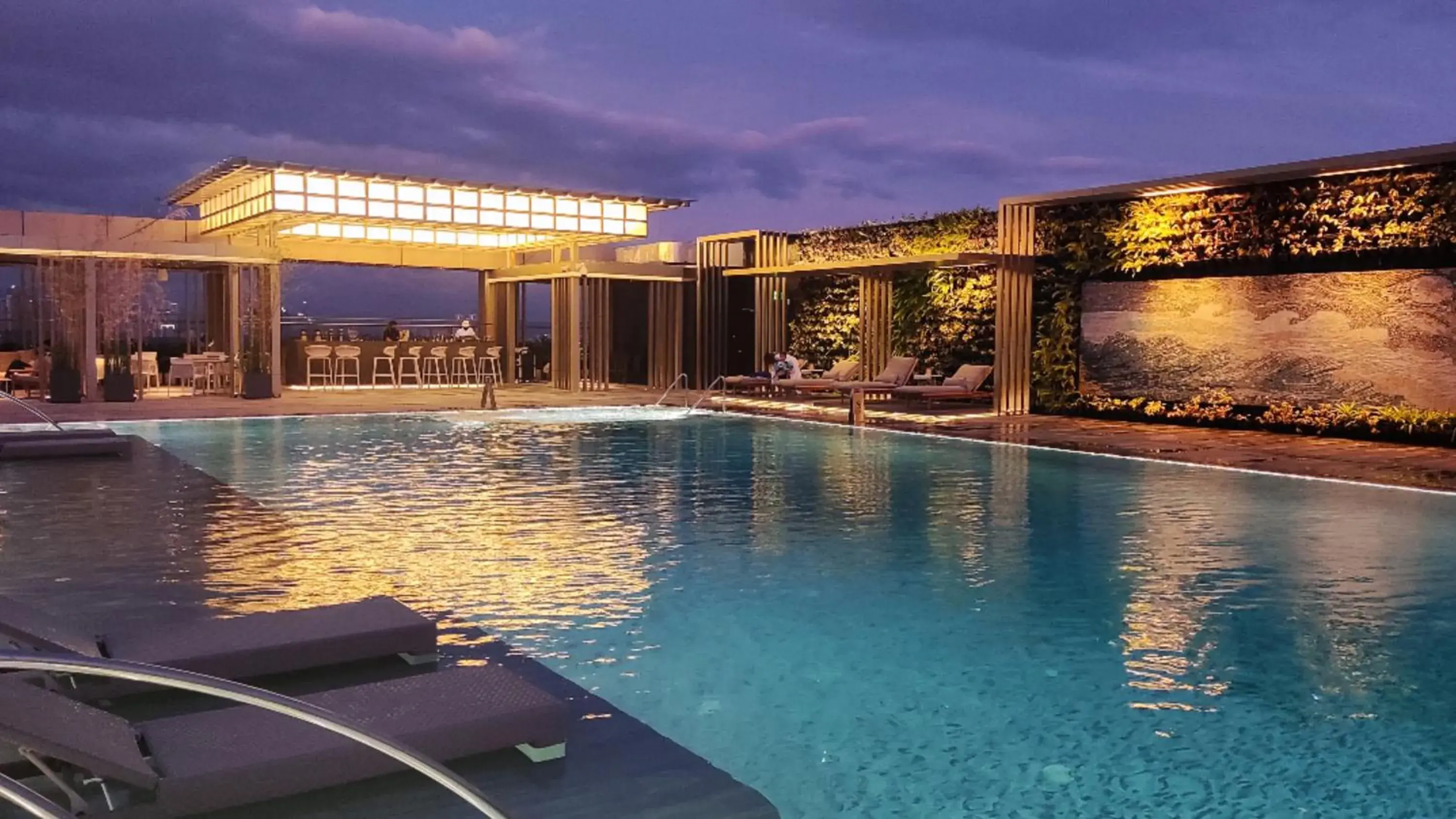 Swimming Pool in Hotel Okura Manila