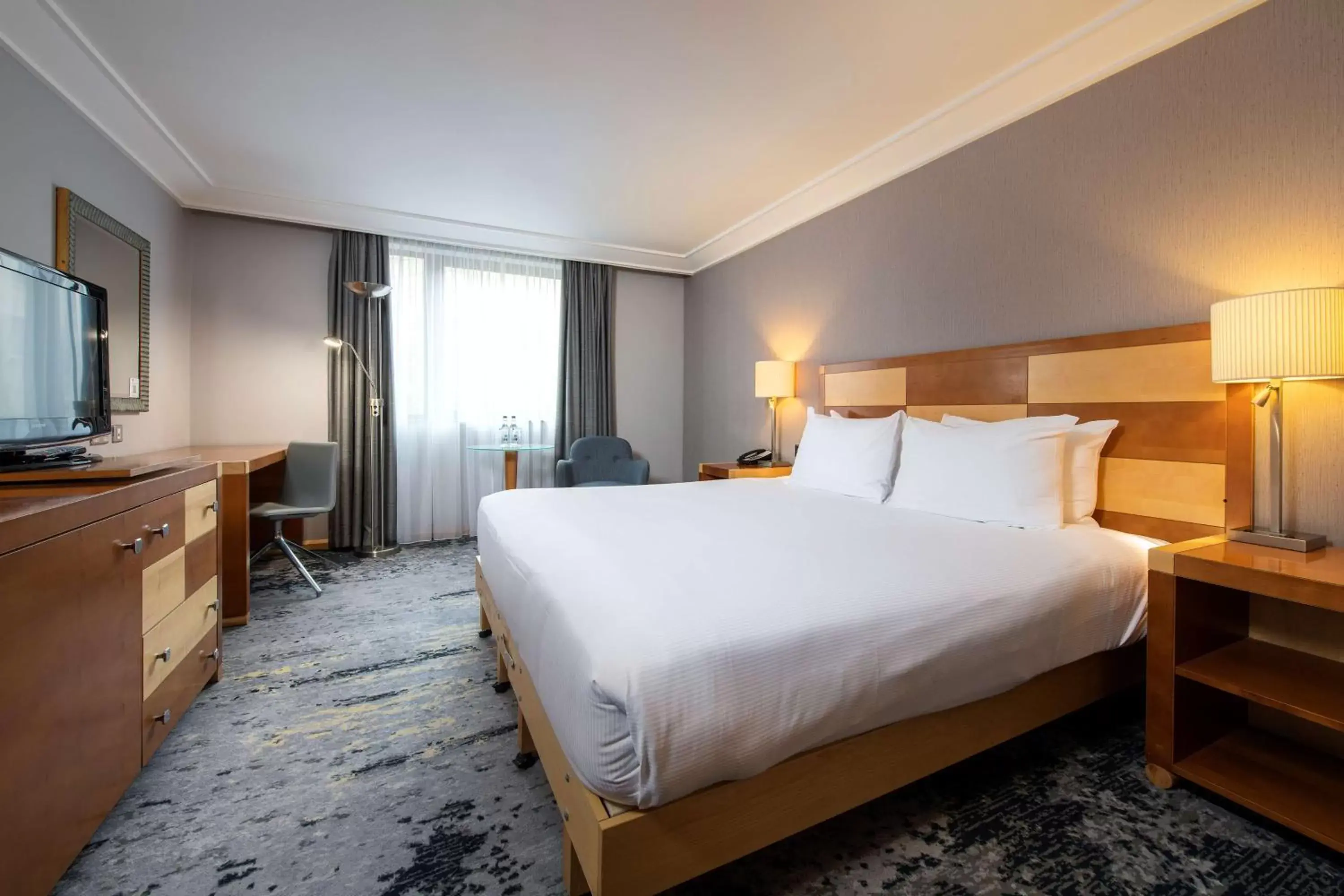 Bedroom, Bed in DoubleTree by Hilton Swindon Hotel