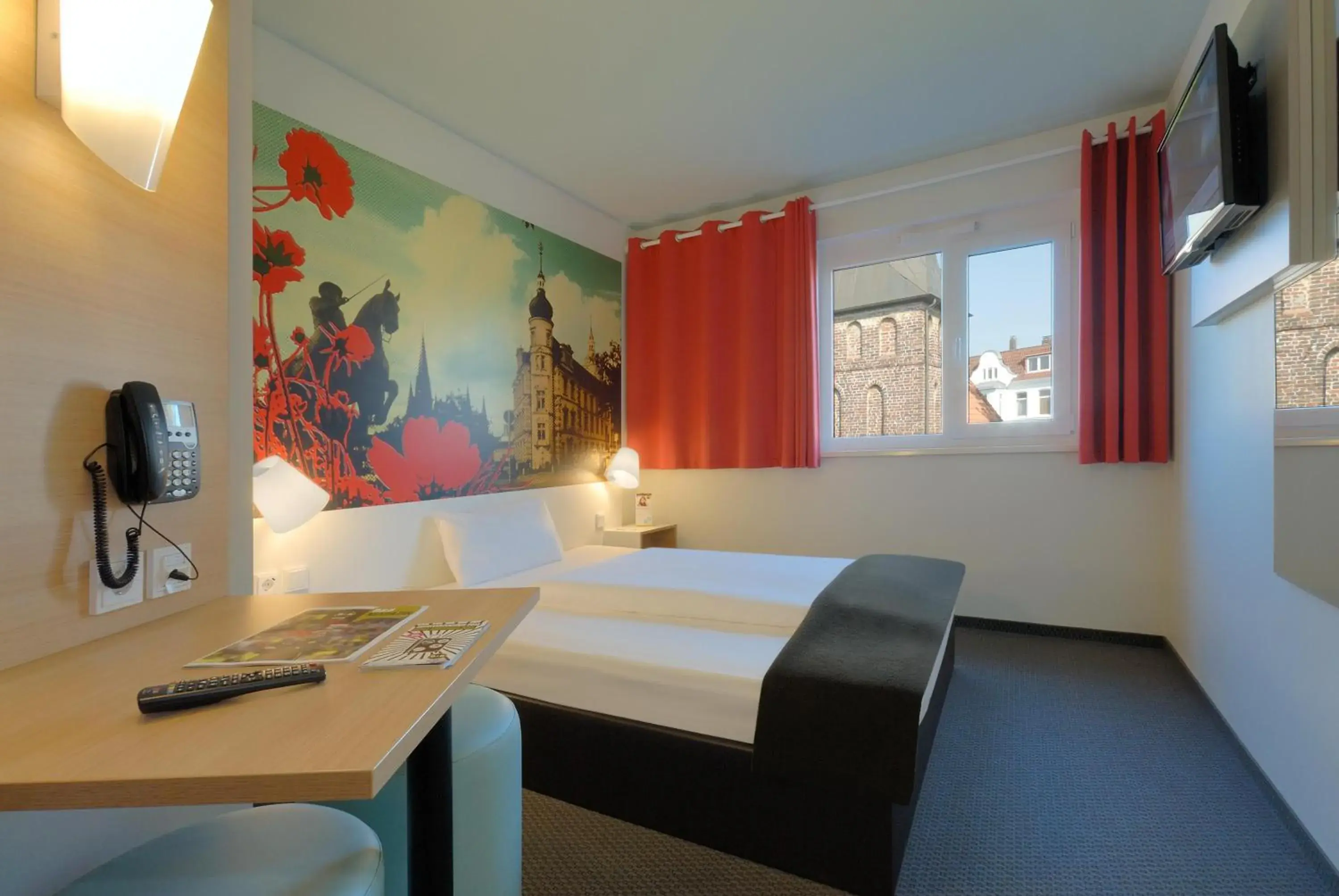 Photo of the whole room, Bed in B&B Hotel Oldenburg