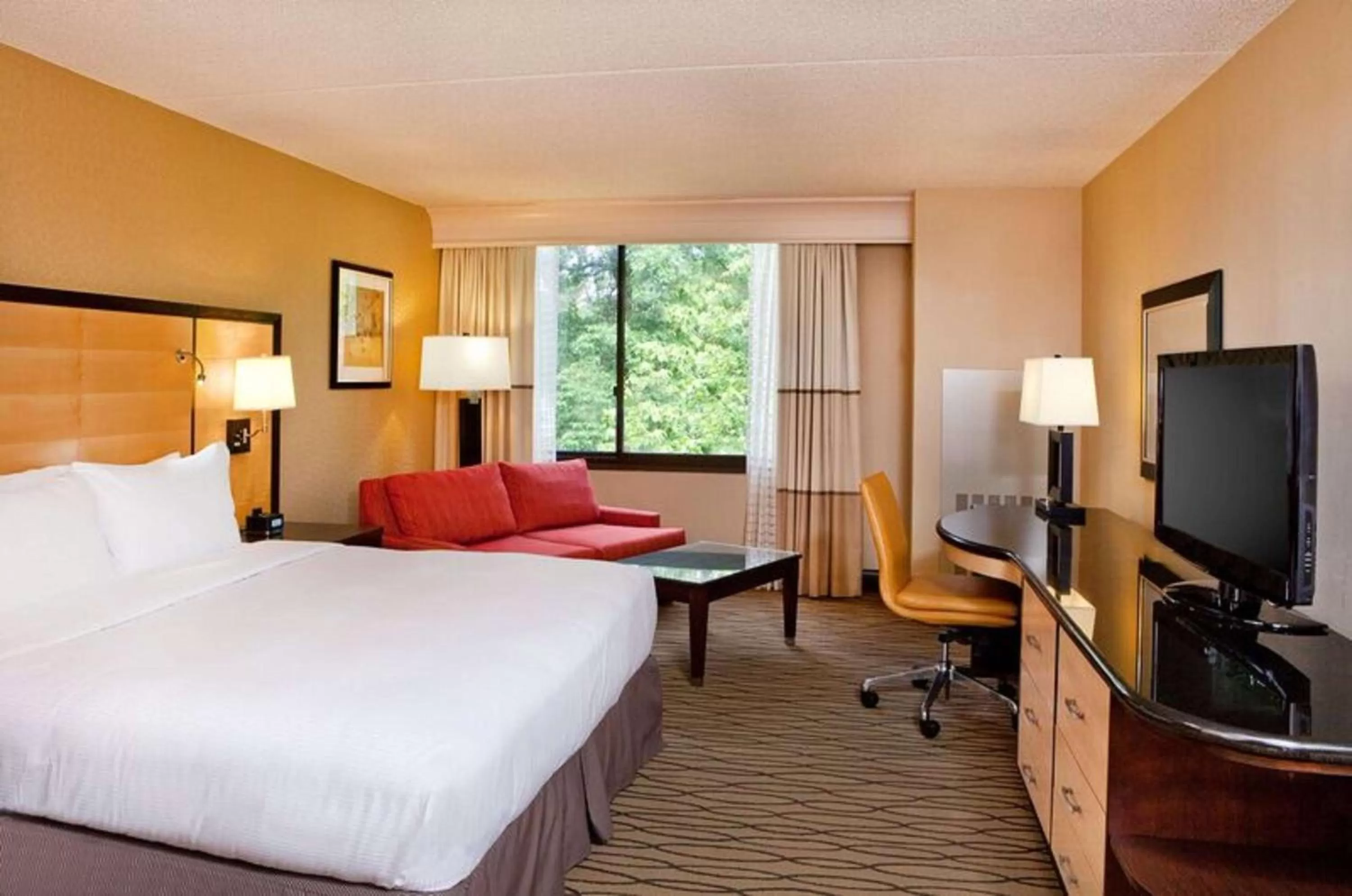 Bedroom in Hilton Woodcliff Lake