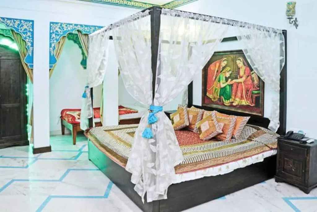 Bed in Rani Mahal Hotel